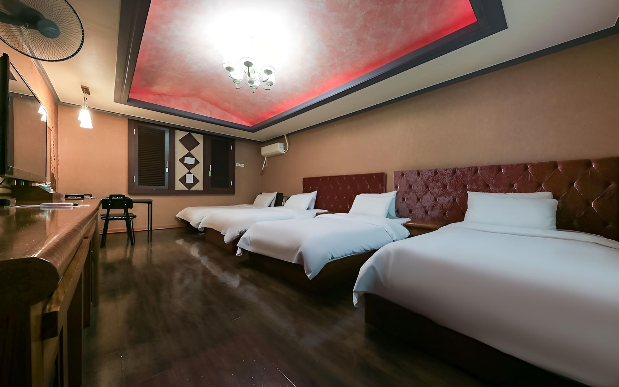 Room (Room for 4 (styler dining table))