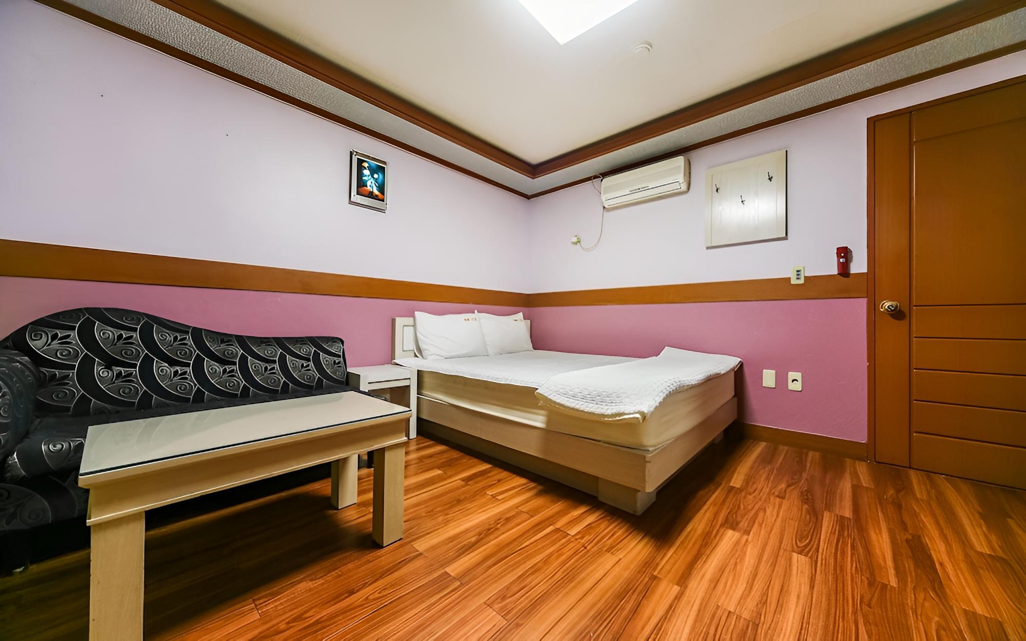 Room (Standard Room)