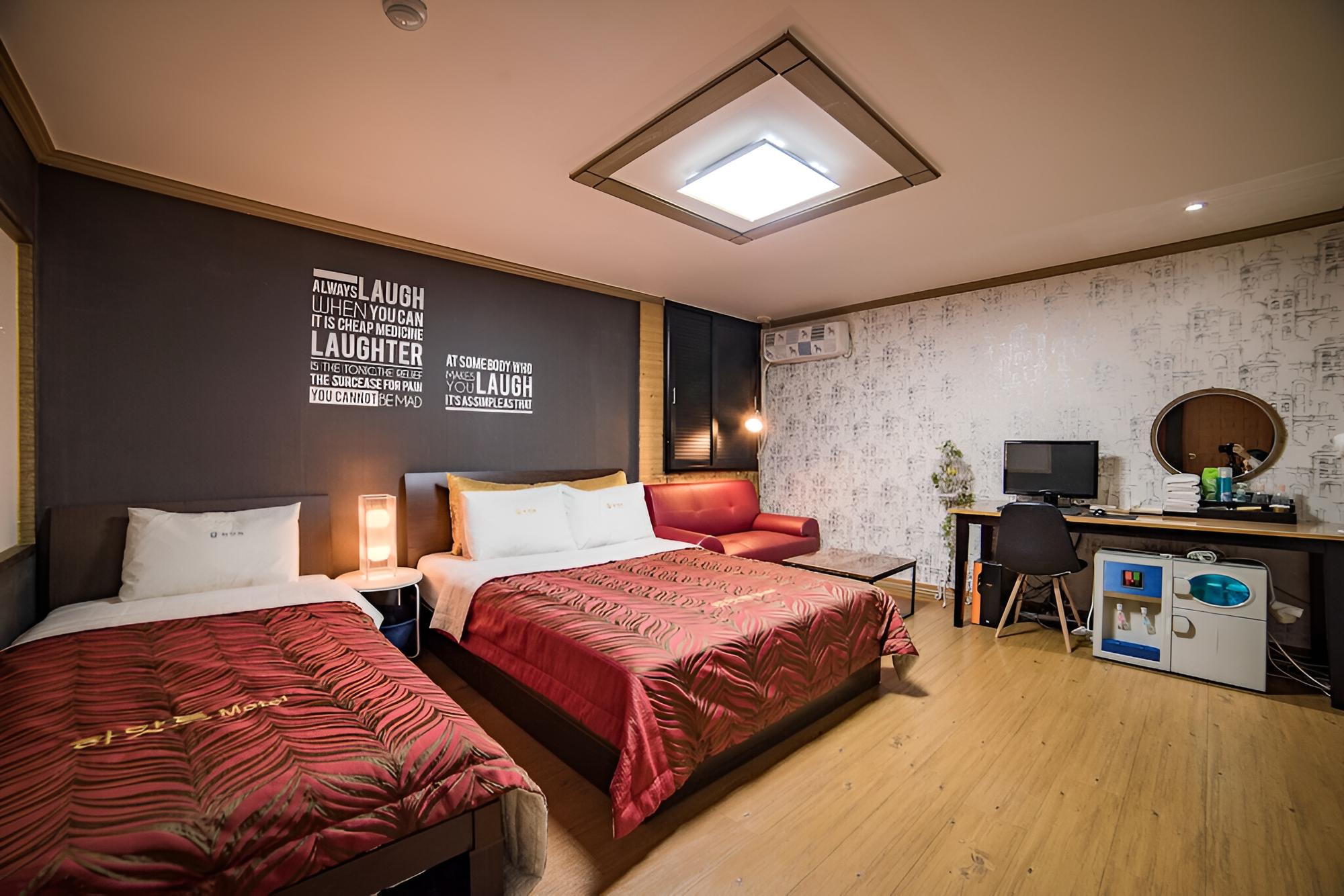 Room (Twin)