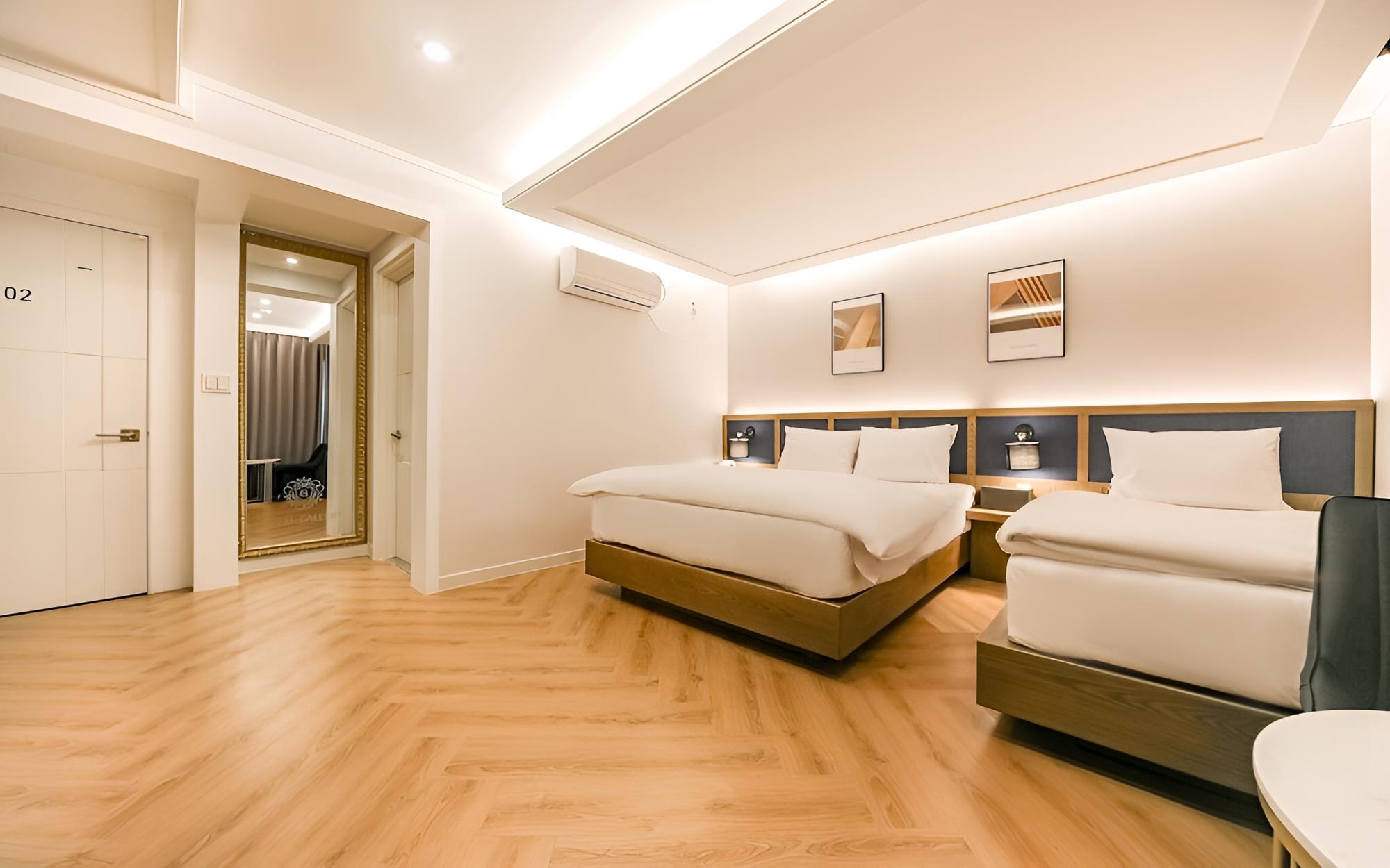 Room (Standard Twin (Breakfast - Abalone Po)