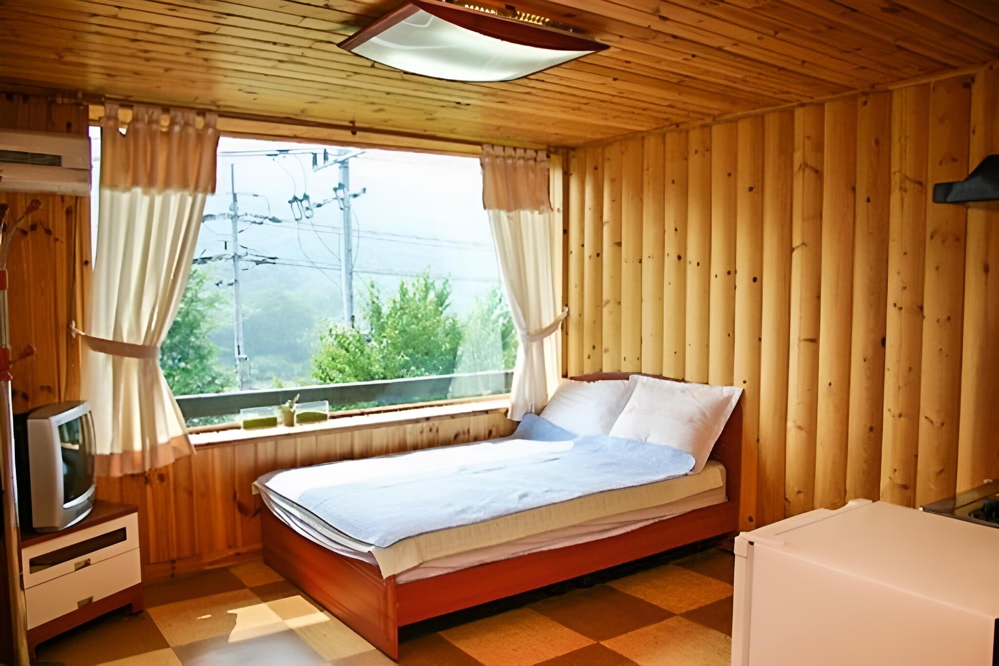 Room (Myeongdeok 1 (bed))