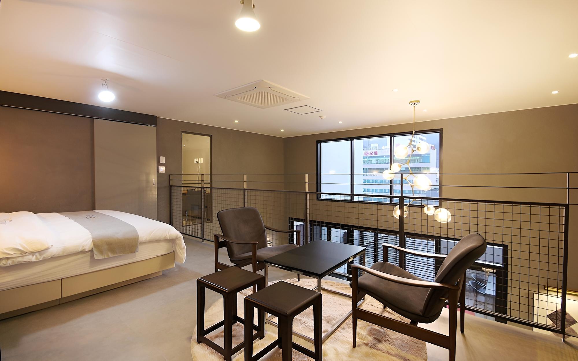 Room (Penthouse) - Photo 2