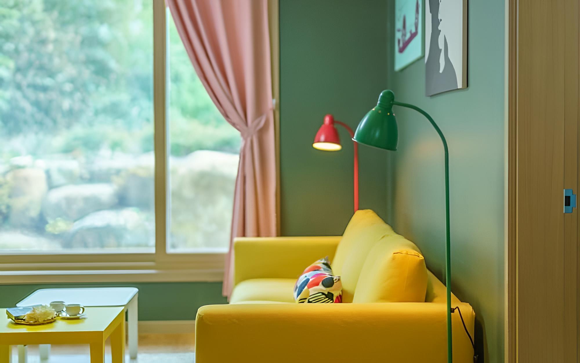 Room (Leaves)