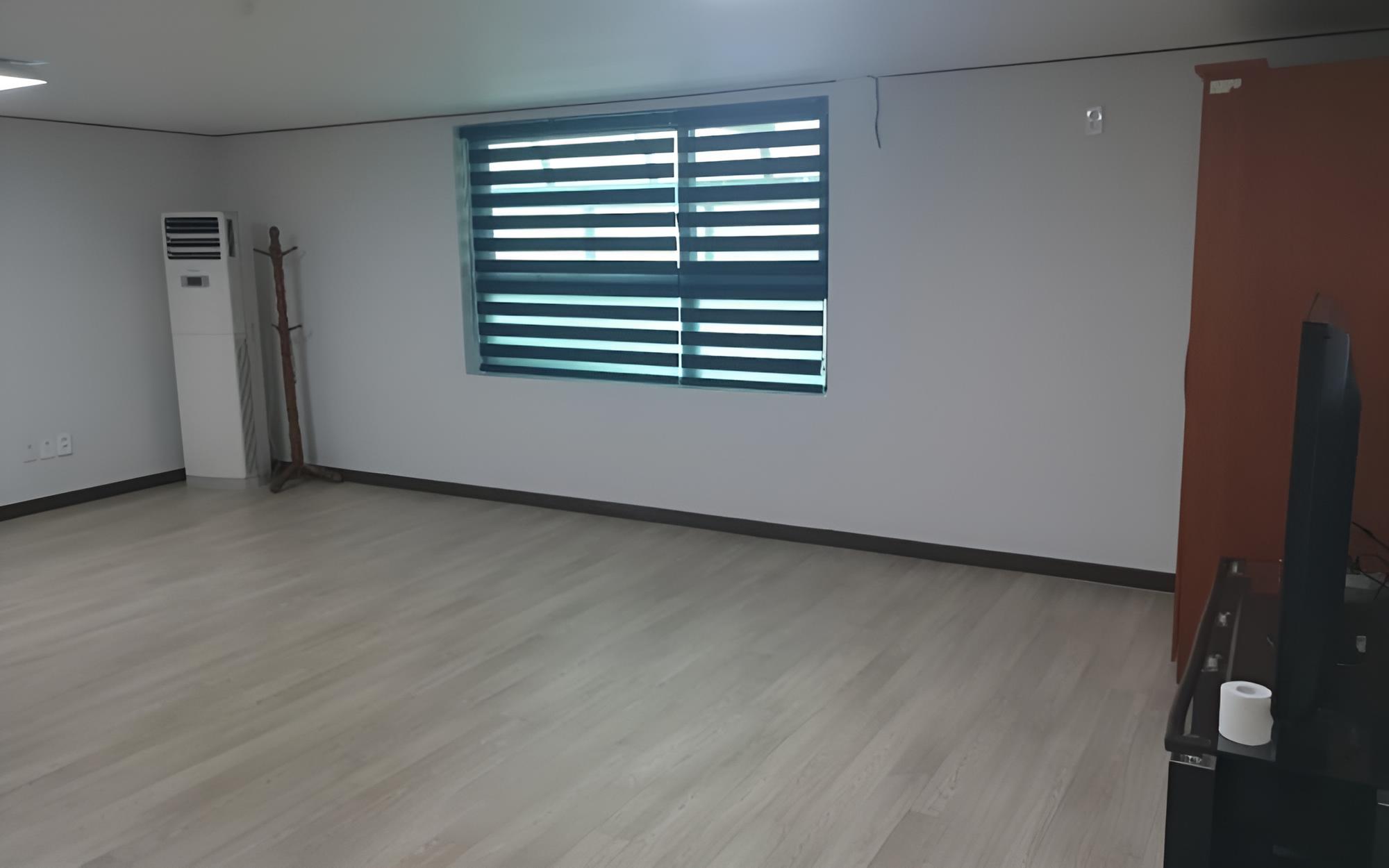 Room (Large Room)