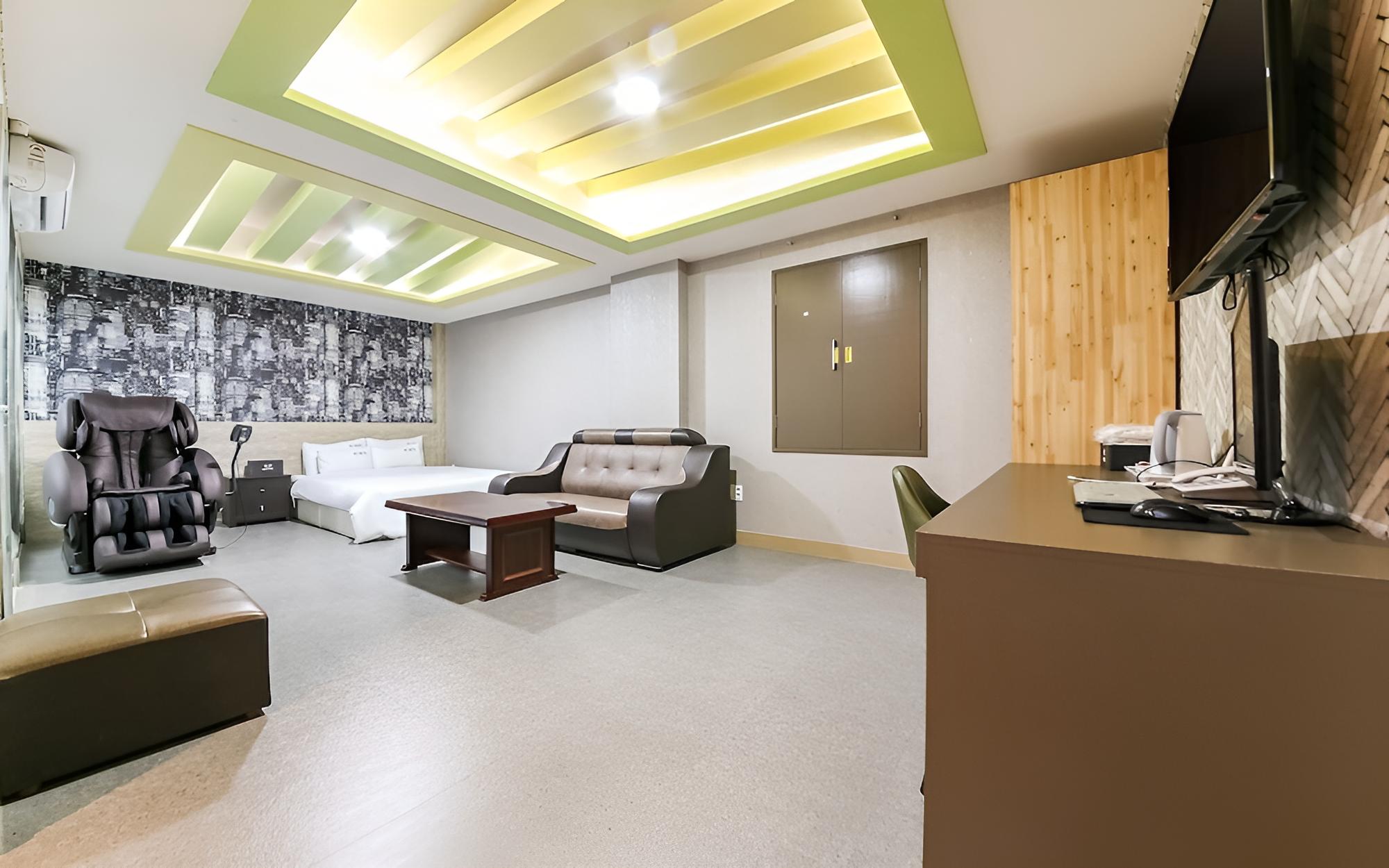 Room (Premium (based on 2 people/on-site pa) - Photo 1