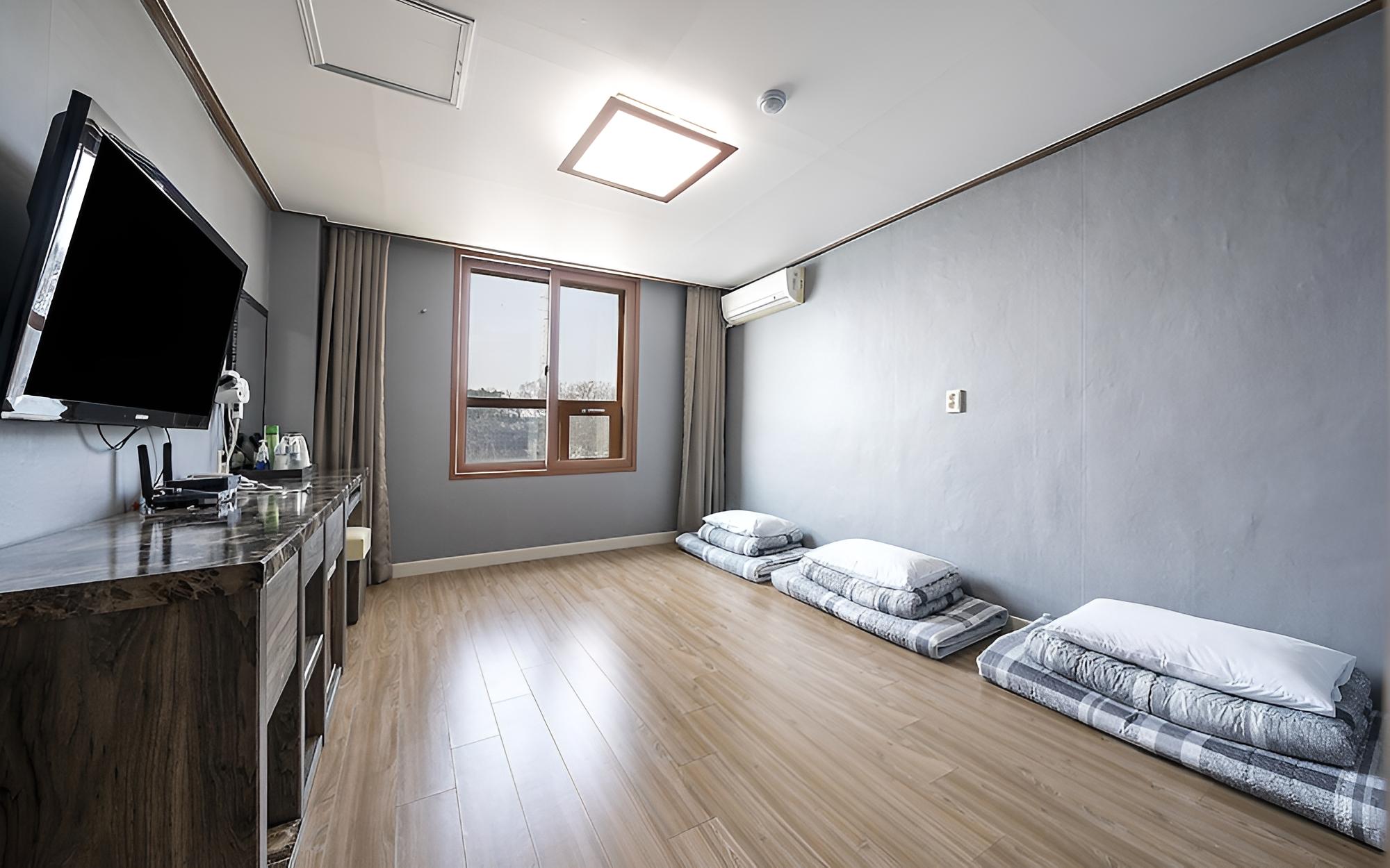 Room (Ondol (Half Ocean View))