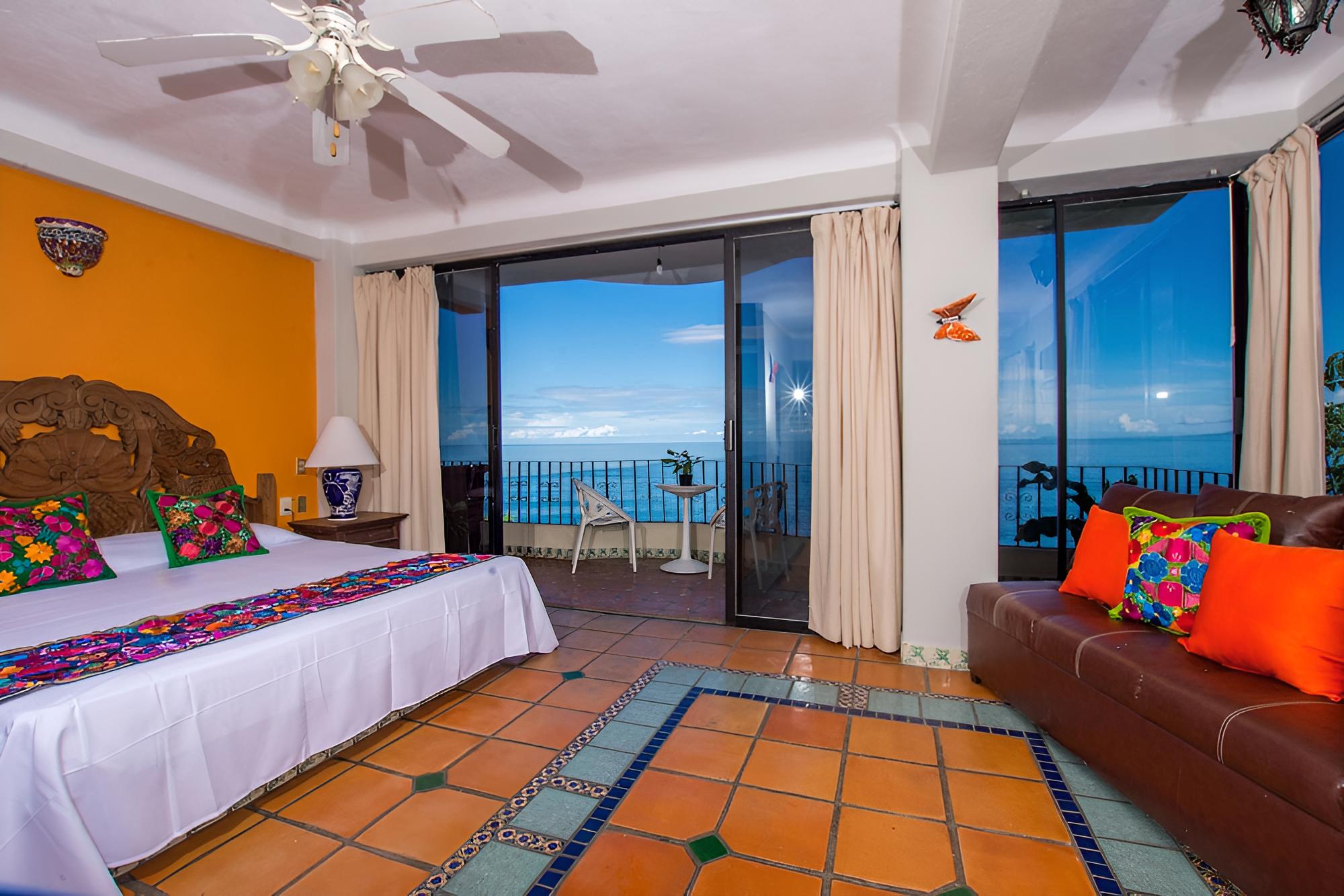 Junior Suite, 1 King Bed with Sofa bed
