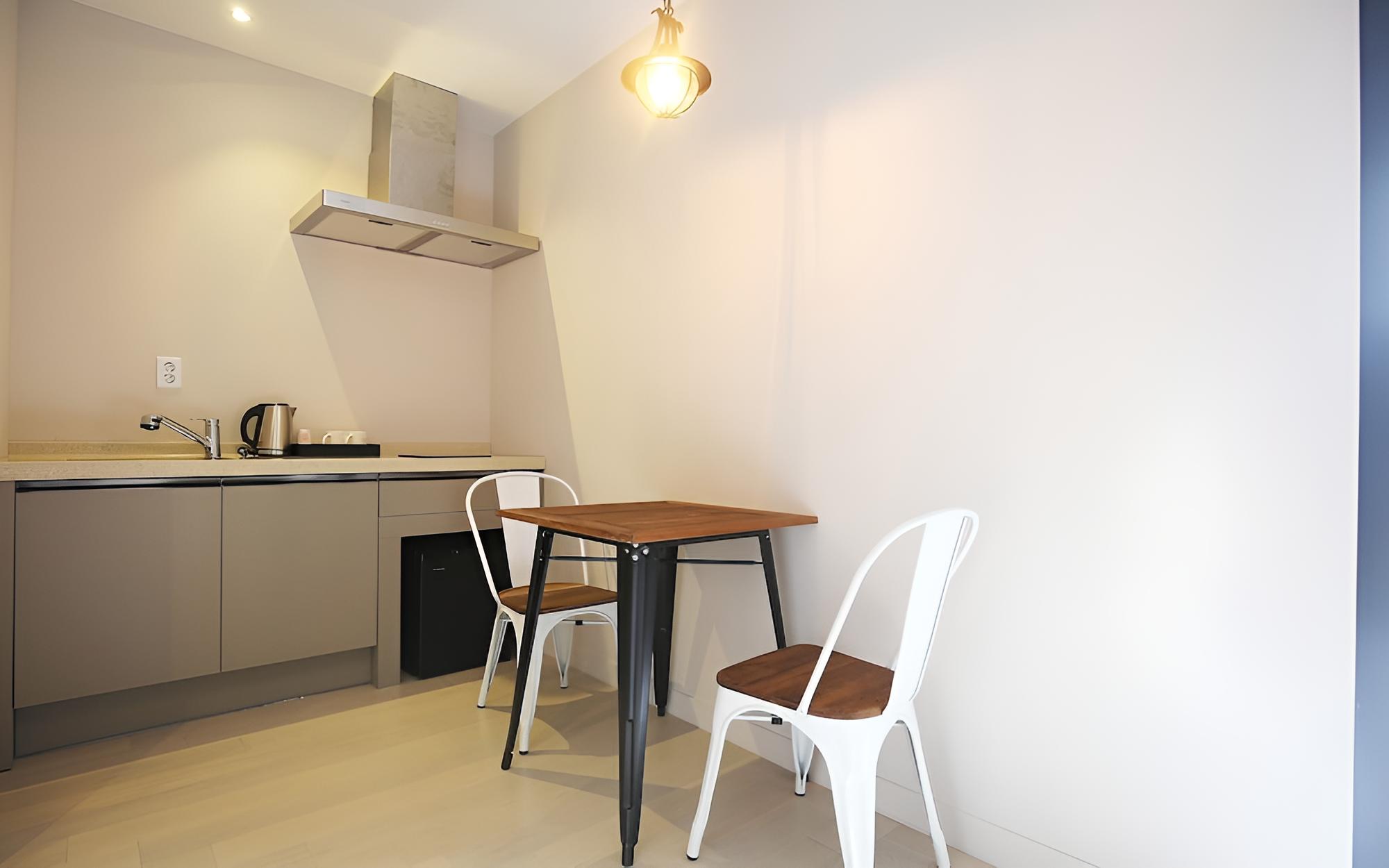 Room (Terrace)