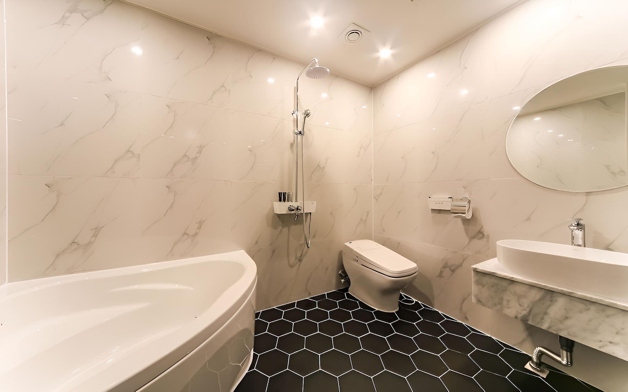 Room (VIP Twin (Free Netflix Watching (Bath) - Photo 8