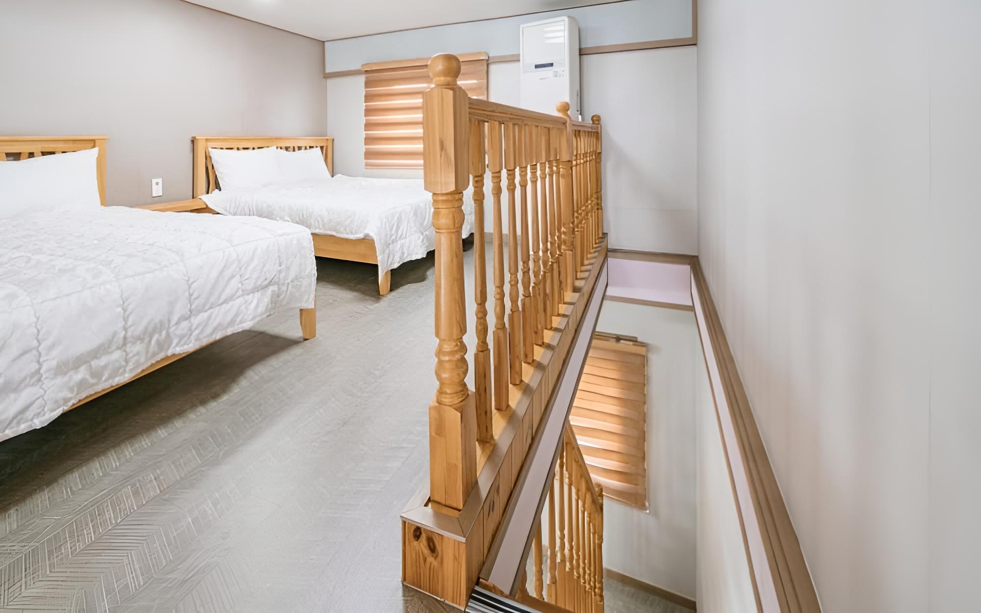 Room (102#(Duplex)) - Photo 2