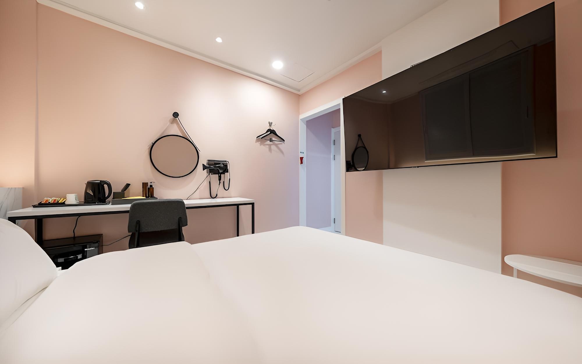 Room (Deluxe (Smart TV OTT))