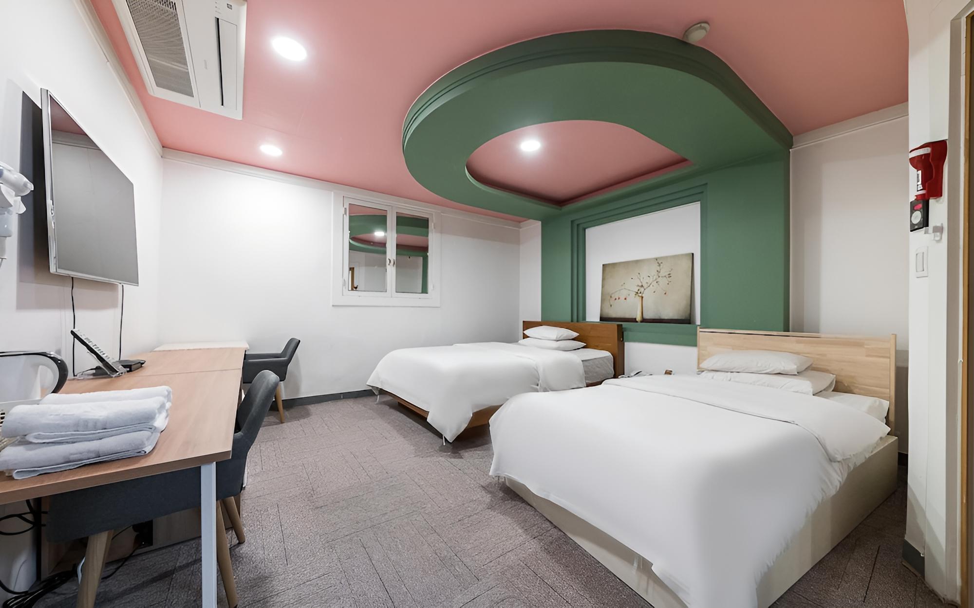 Room (Deluxe Twin (Cine Hotel's latest free)