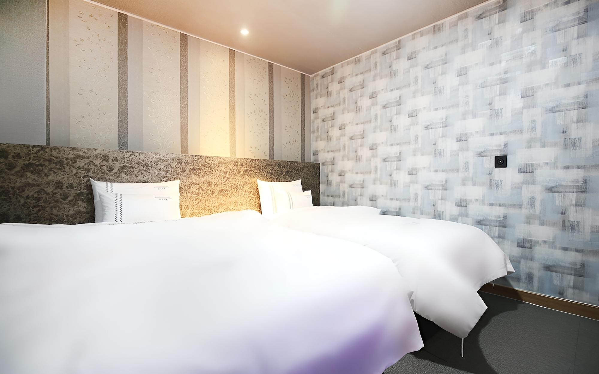 Room (Large room (bed)) - Photo 9