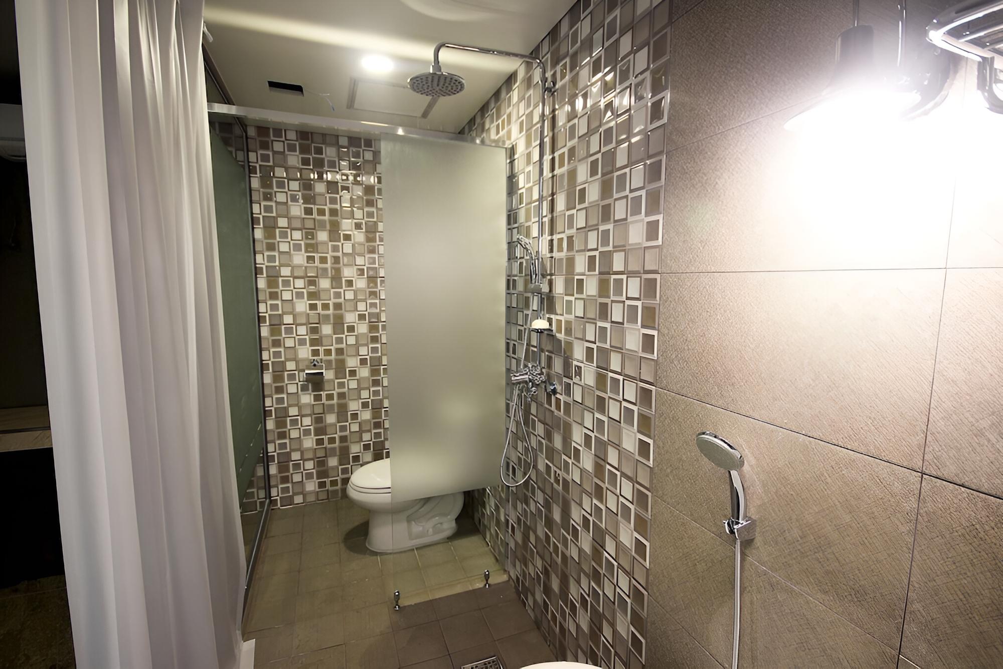 Room (SUITE) - Photo 28
