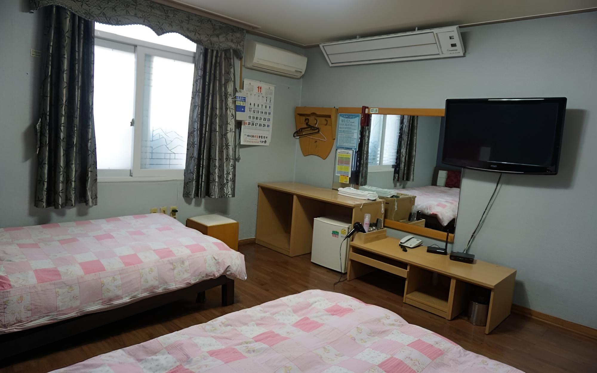 Room (2 beds) - Photo 2