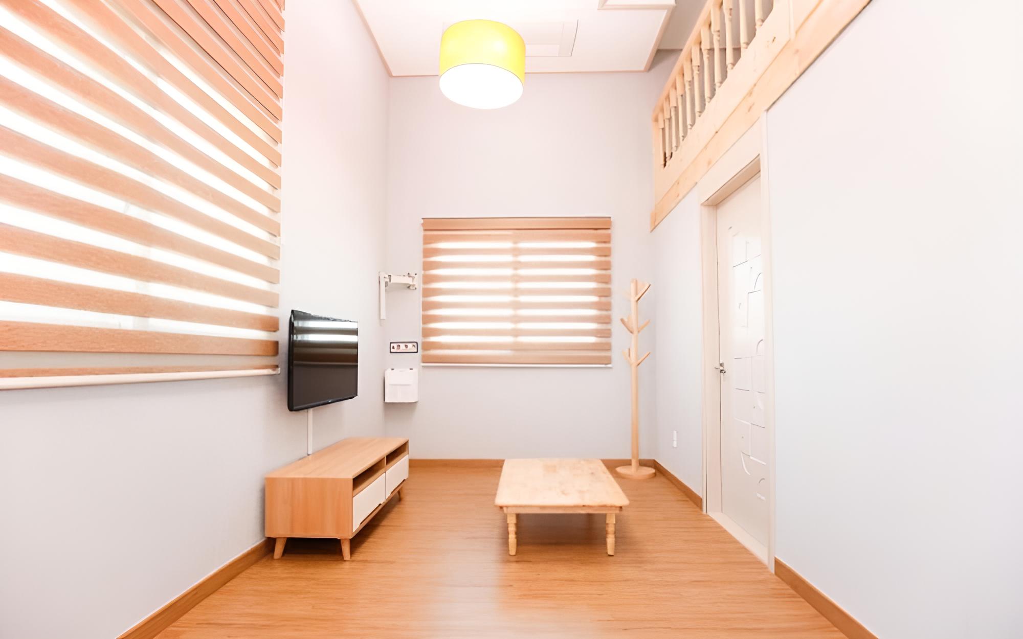 Room (Two-room double floor 302)