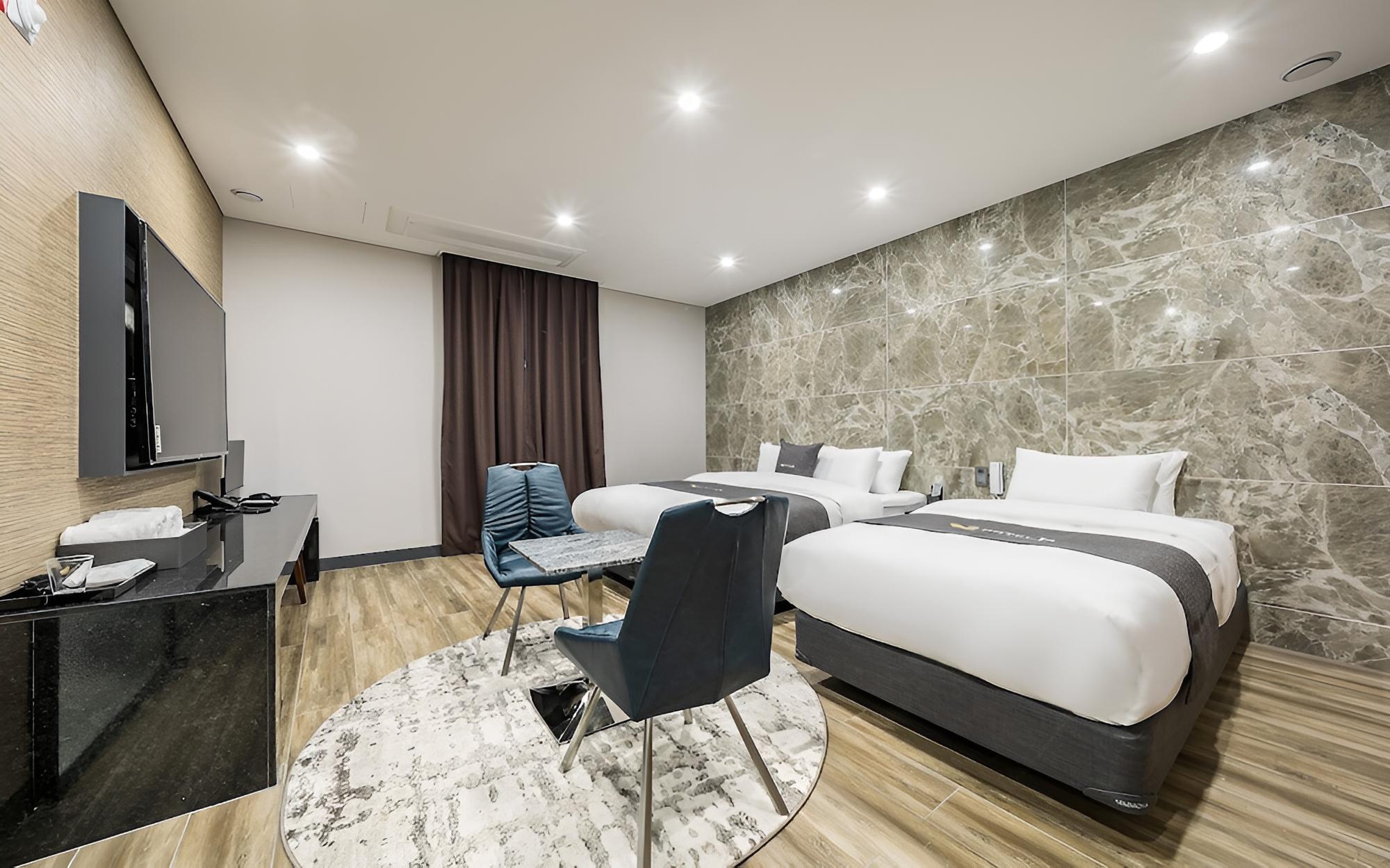 Room (Unmanned hotel twin (Netflix Wave Dis)