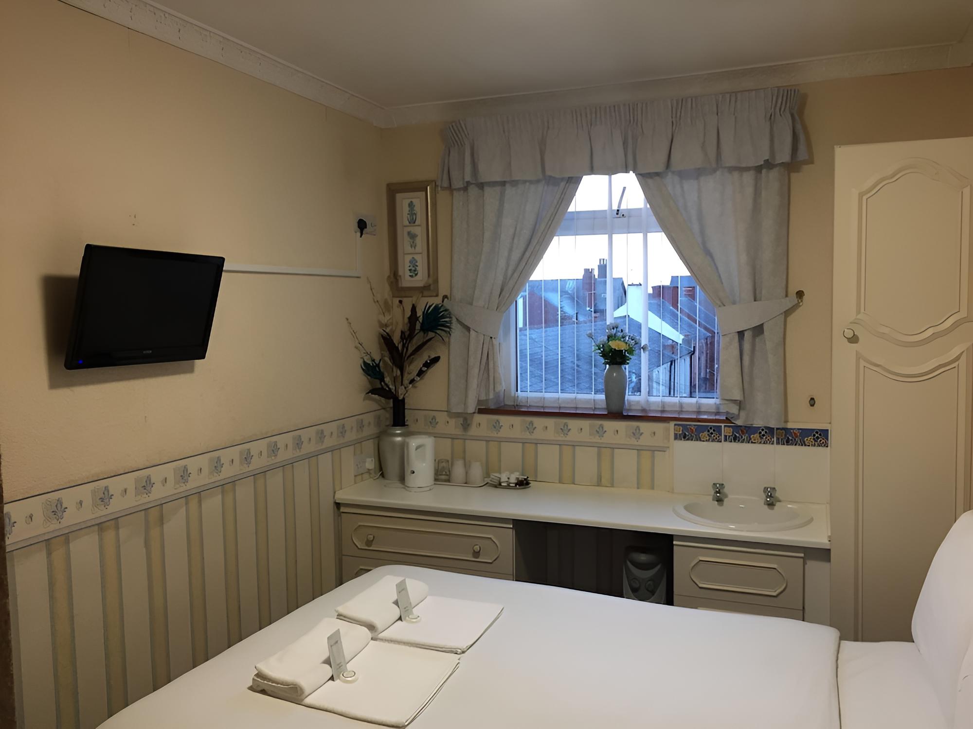 Basic Quadruple Room, Ensuite (Room (Sleeps 4))