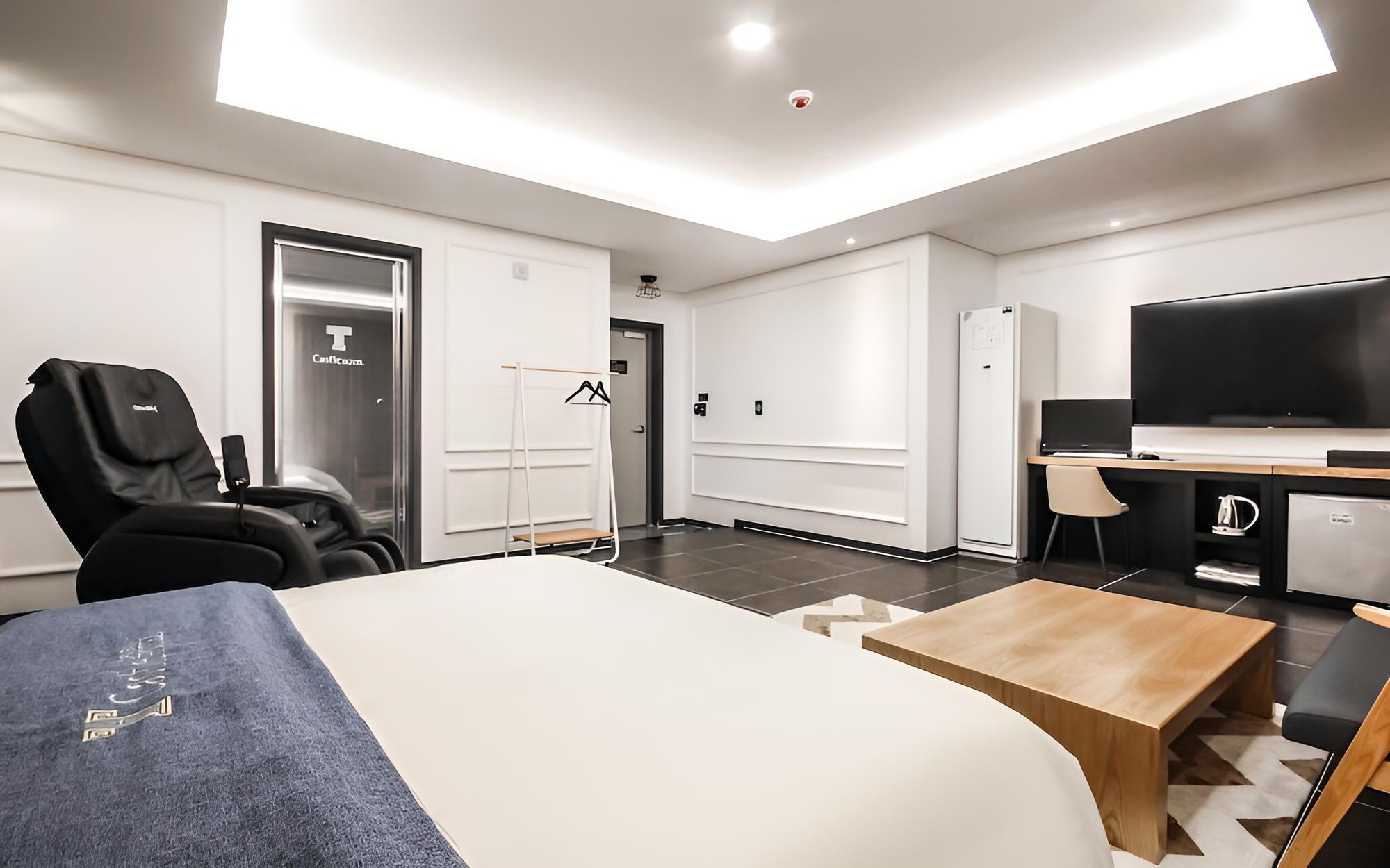 Room (Special (massage chair Netflix availa) - Photo 6