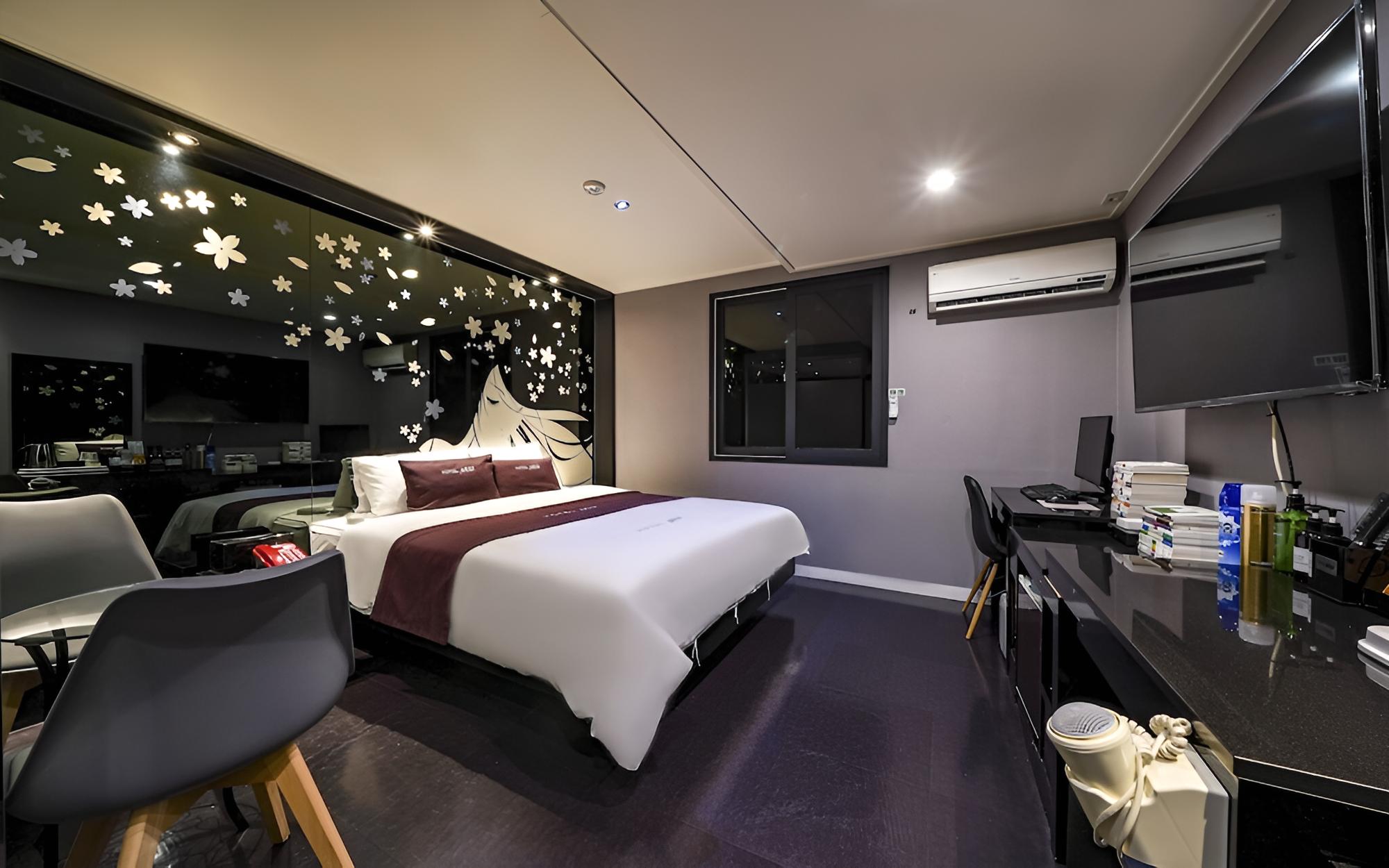 Room (Deluxe (Air Purifier Large Bathtub Ki)