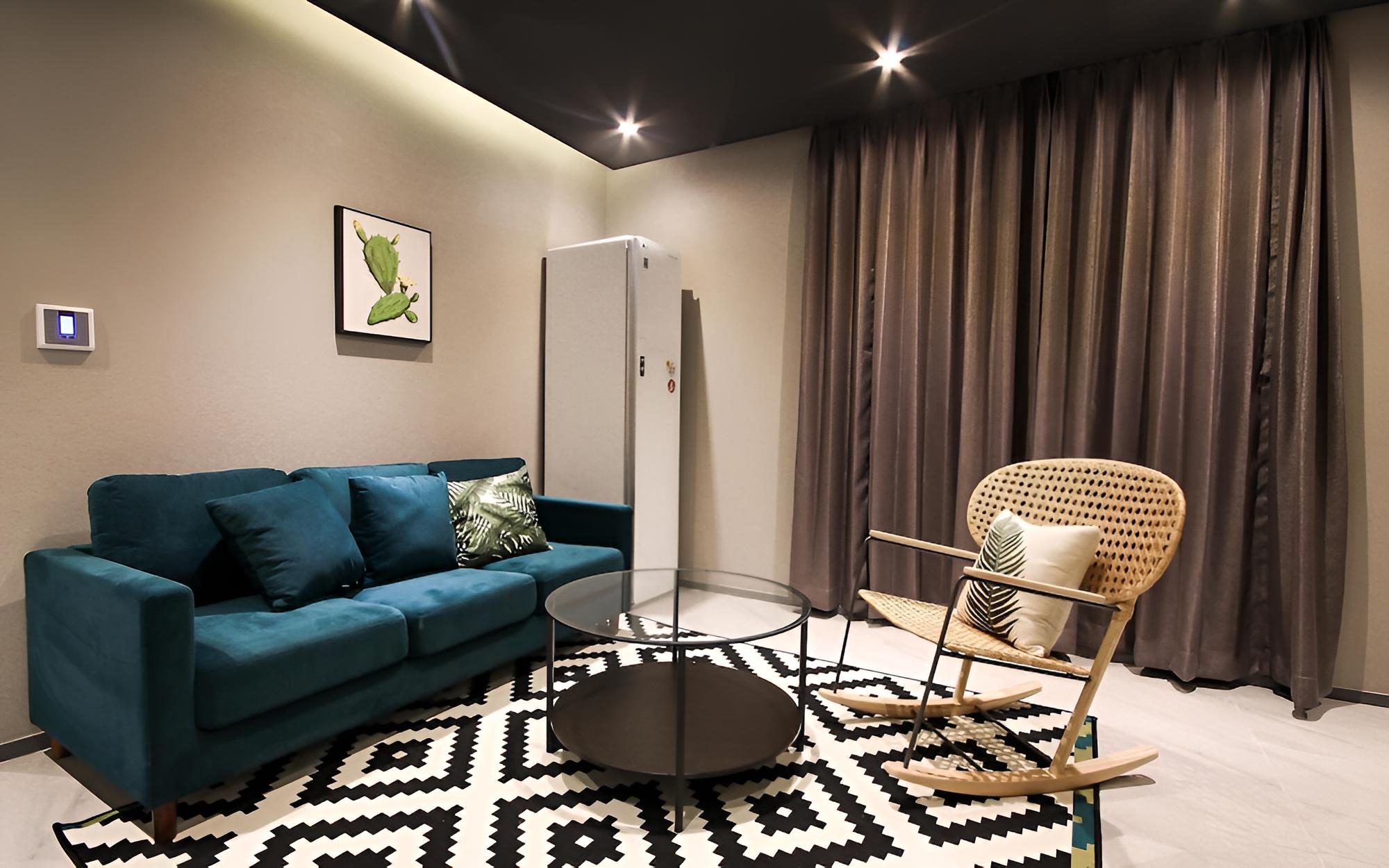 Room (VIP (styler PC air purifier Netflix a)