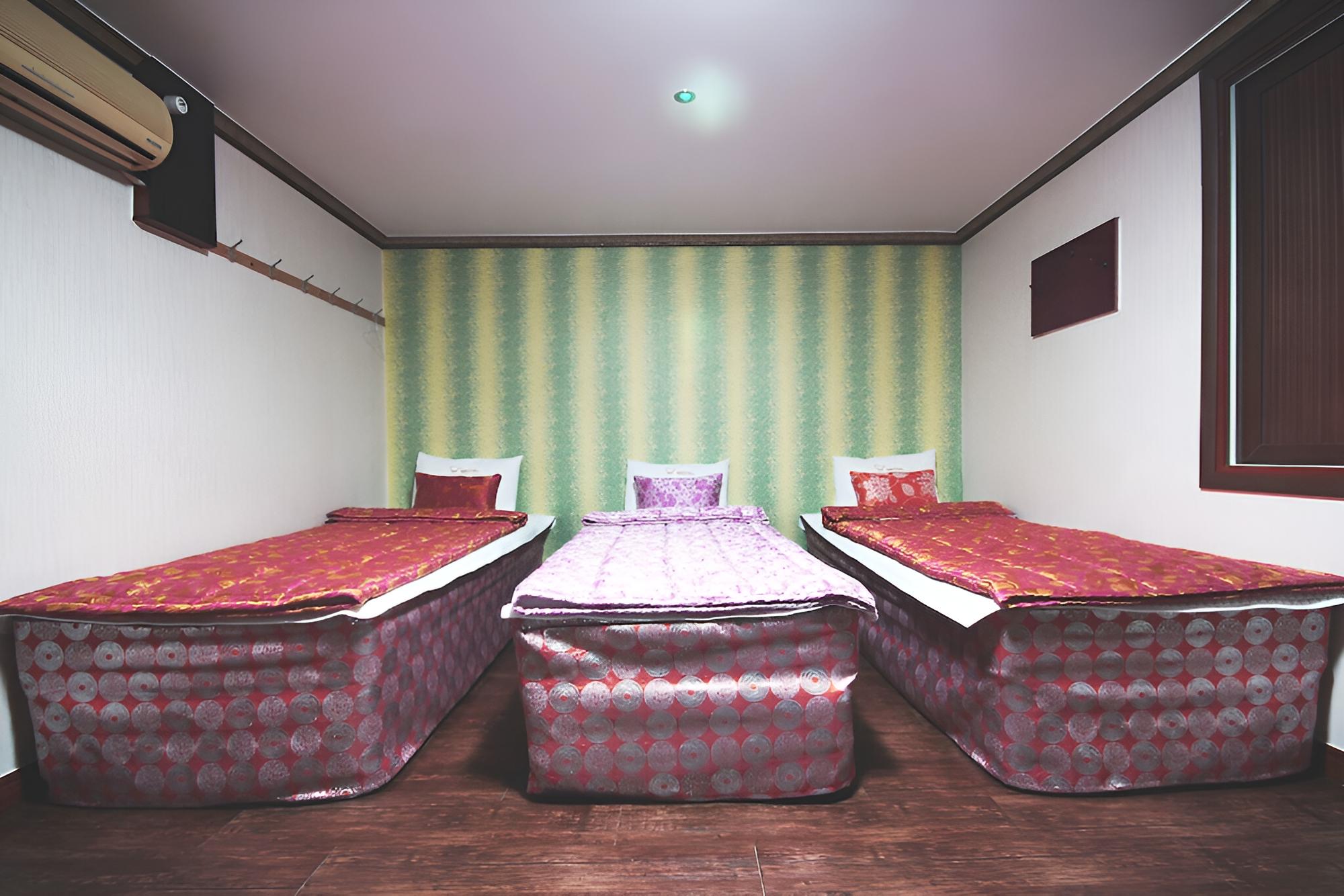Room (3bed)