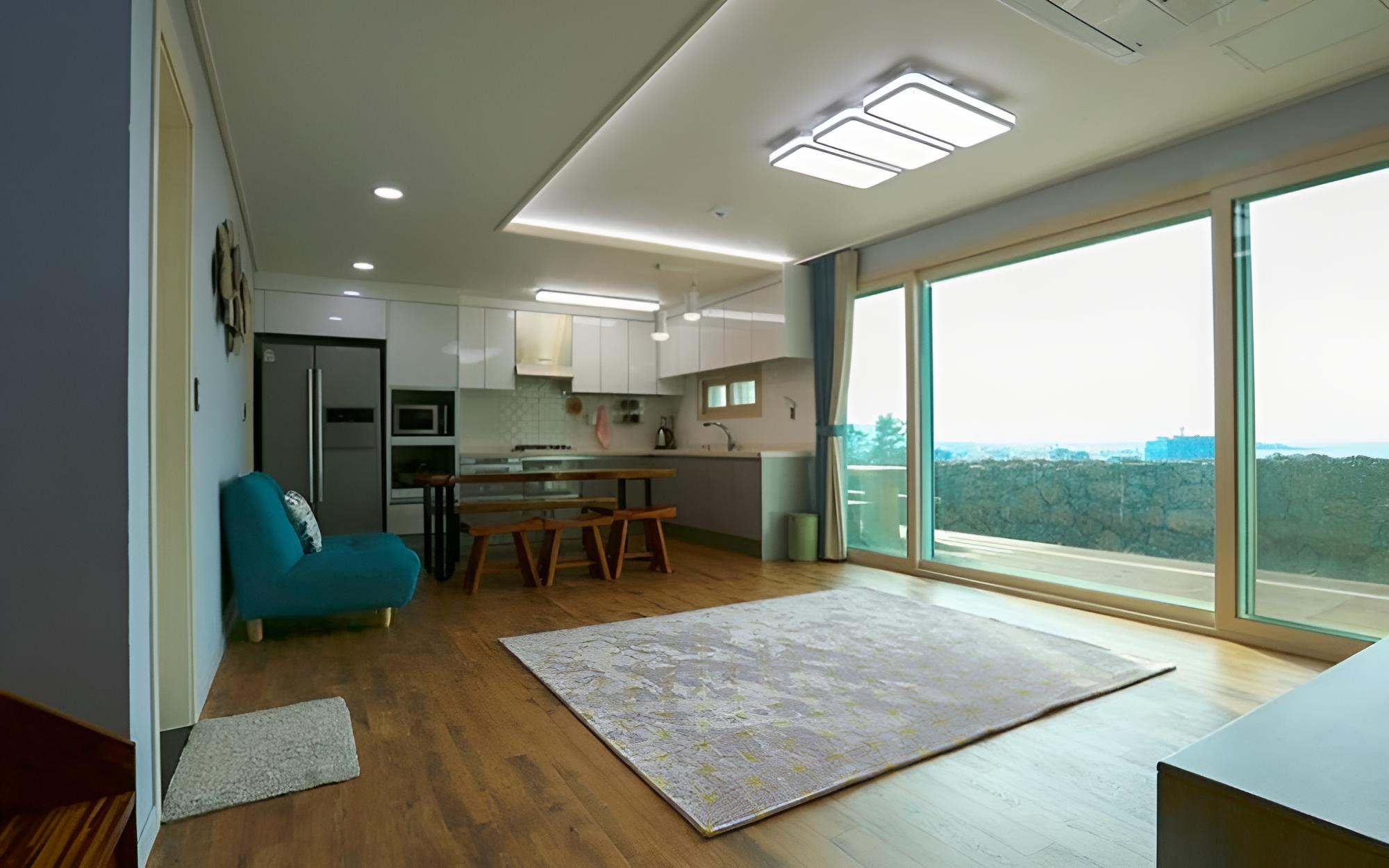 Room (111 (Unshared House Duplex)) photo 3