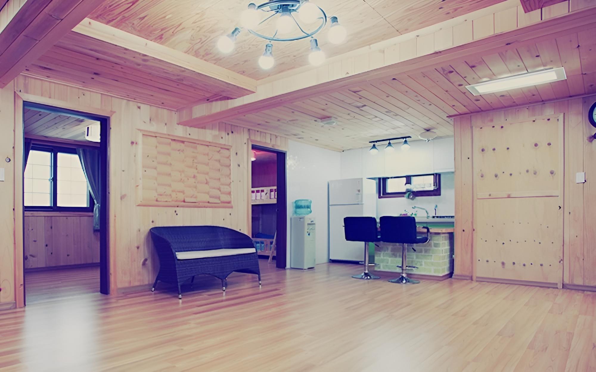 Room (B building Room 02 (Unshared House))