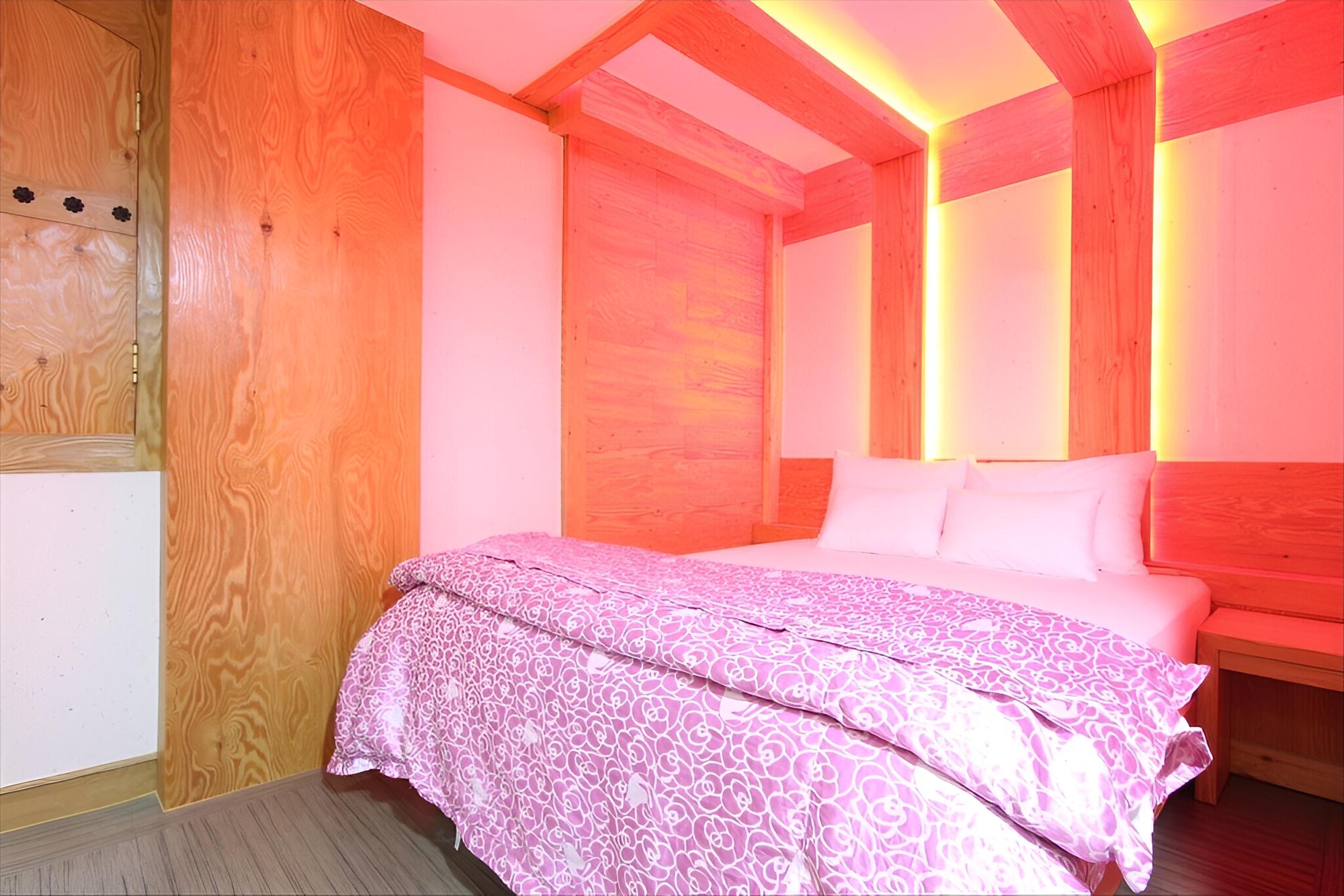Room (Standard (small))