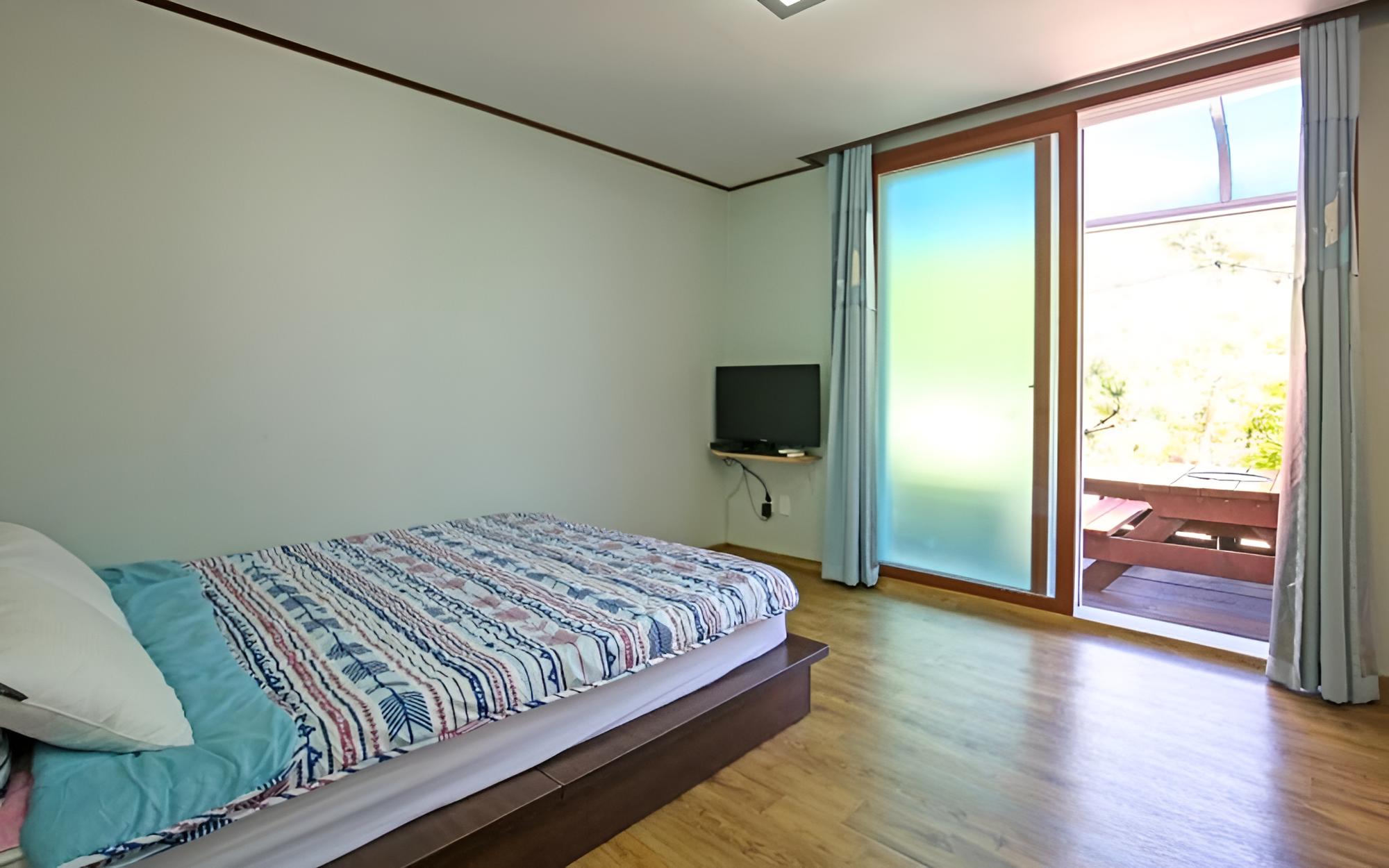 Room (Foxtail)