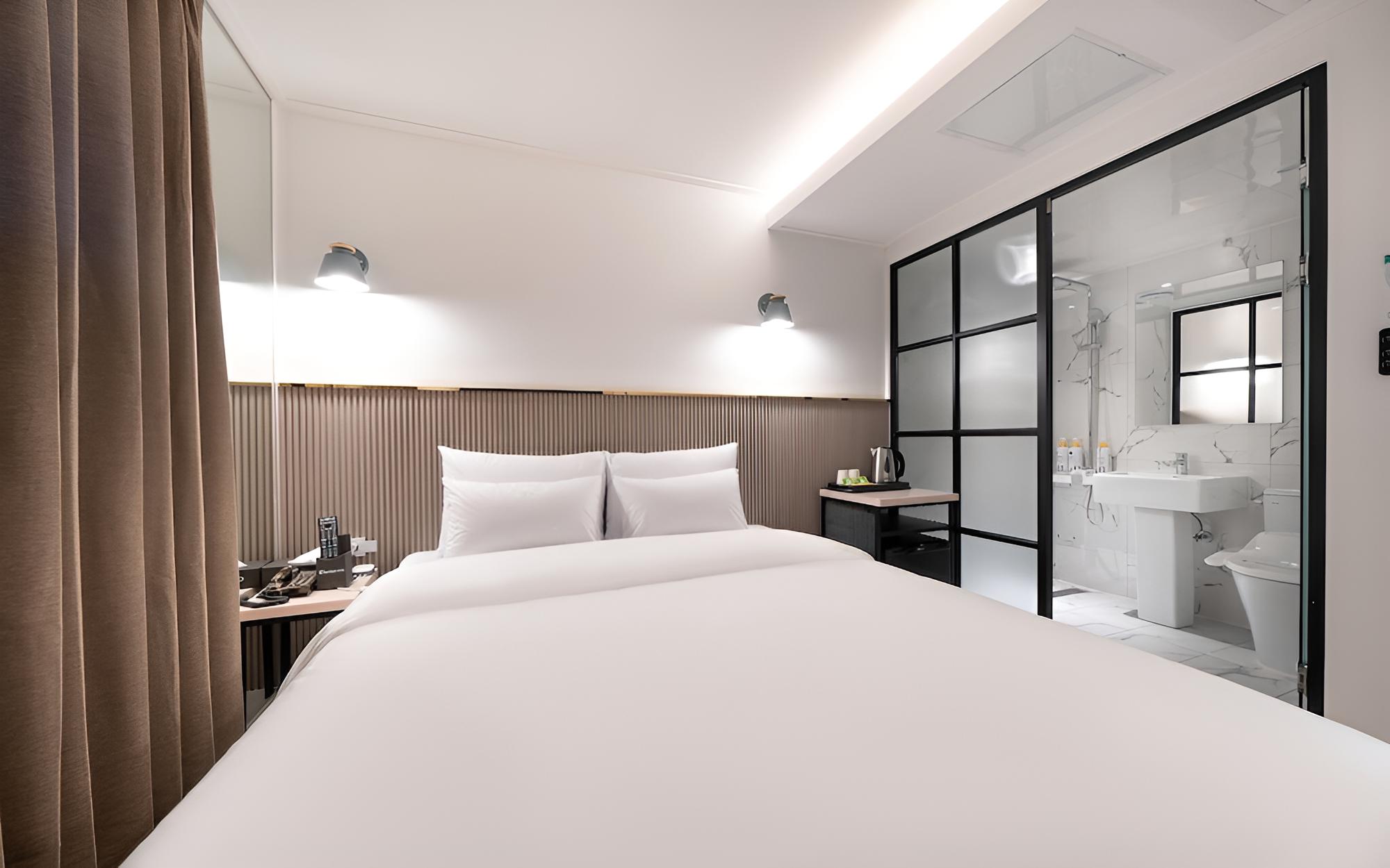 Room (Deluxe A (smart TV hard PC Netflix ai) - Photo 3
