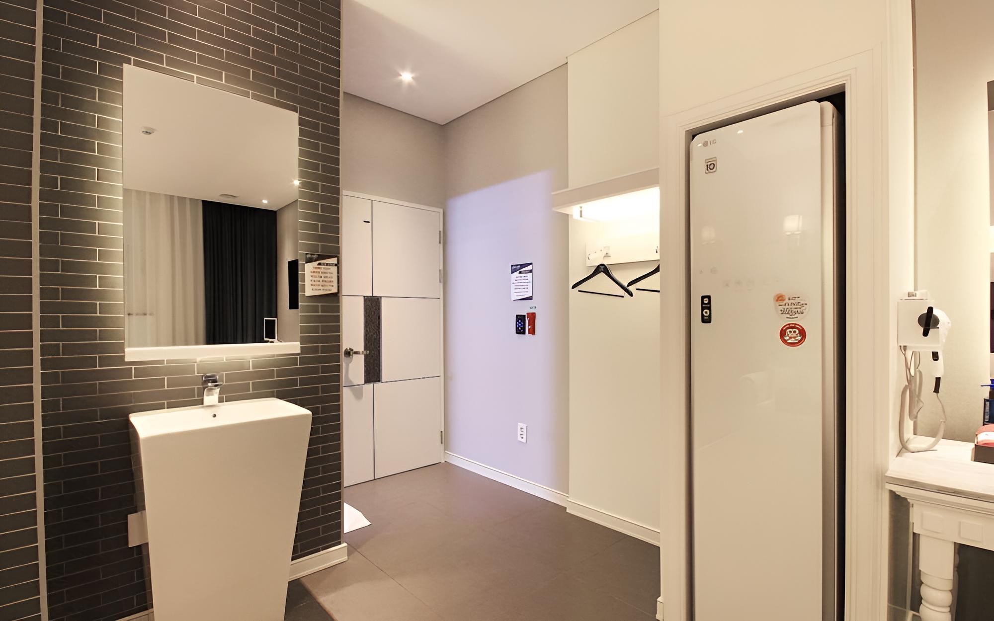 Room (Standard Styler-Breakfast provided) - Photo 3
