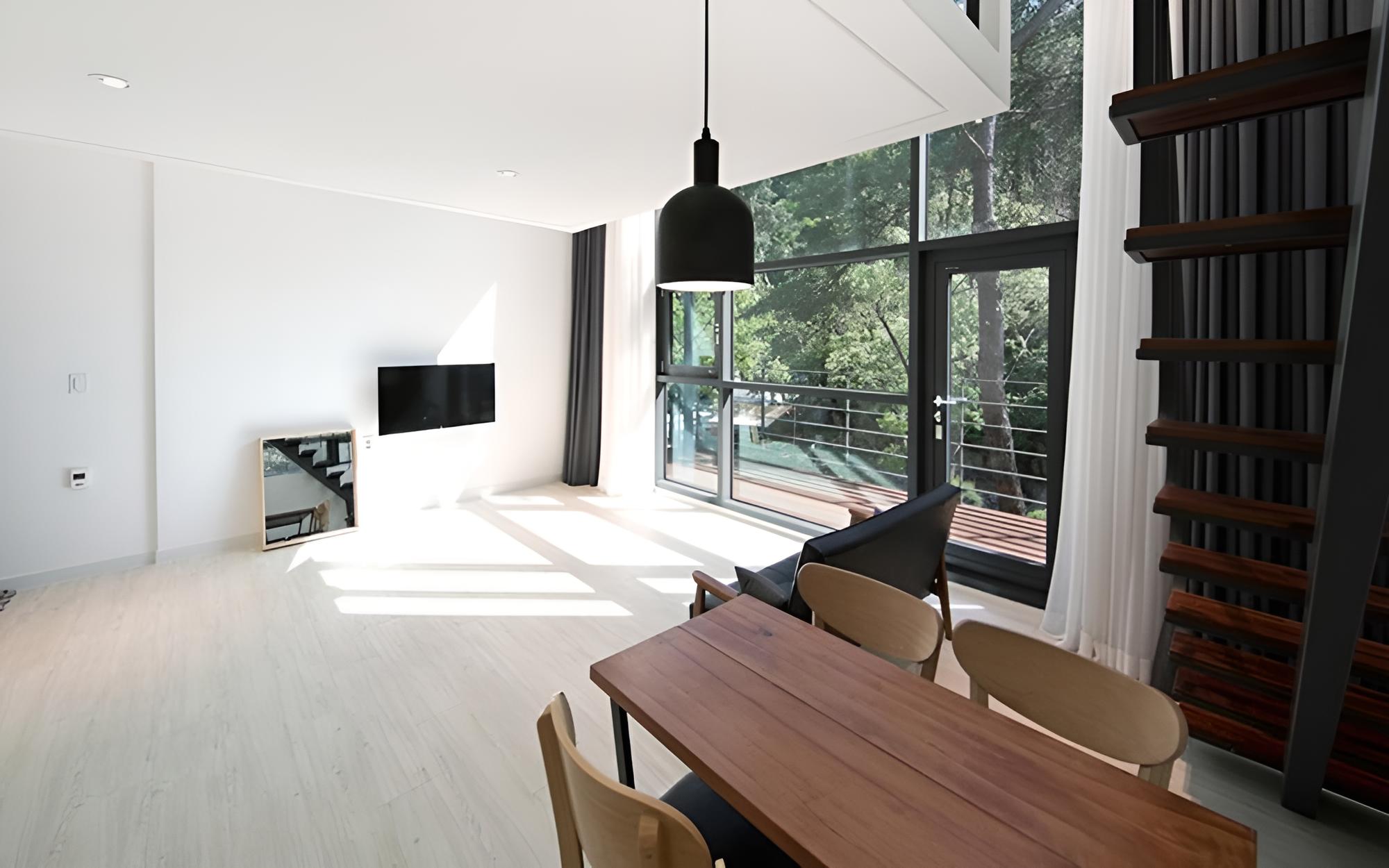 Room (201 (Duplex)) photo 2