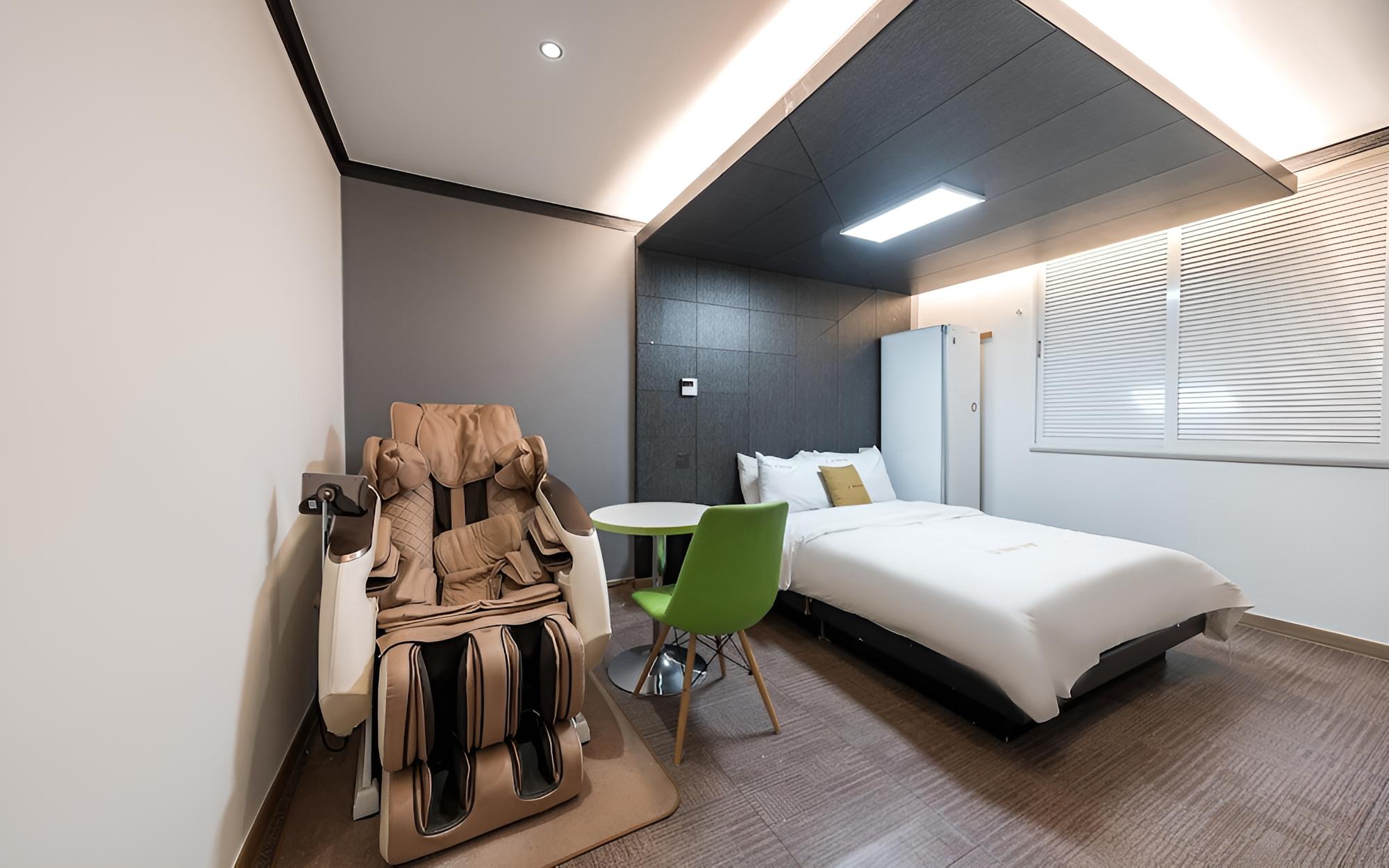 Room (Special Room - Massage Chair Air Puri) - Photo 10