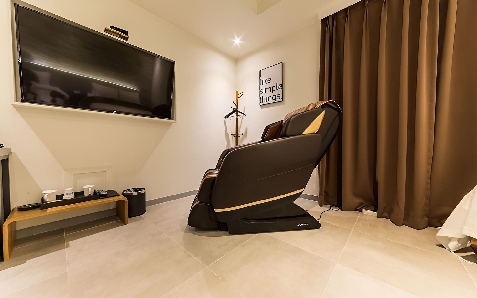 Room (Suite)
