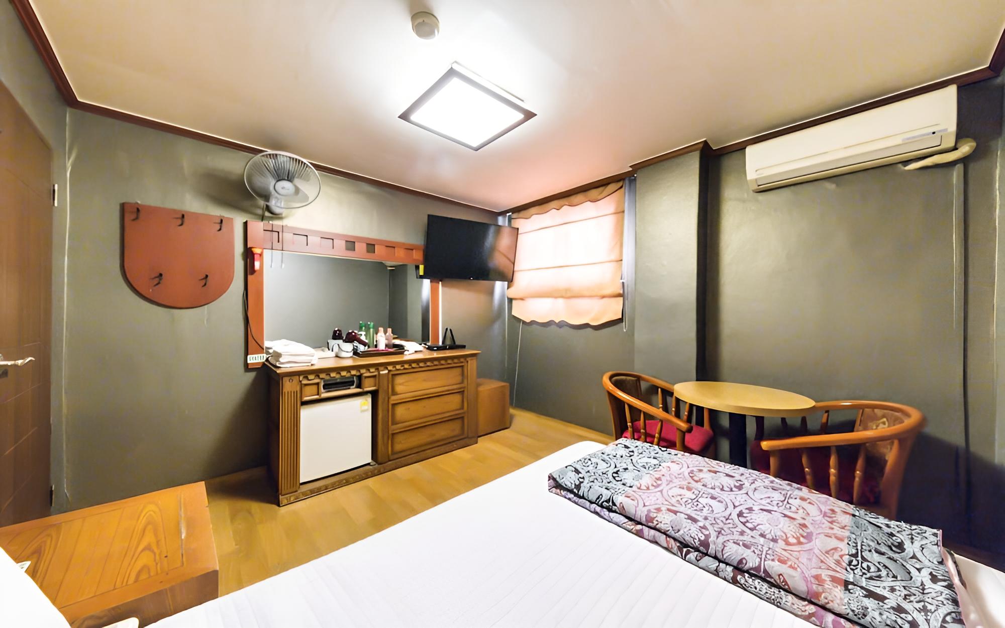 Room (Standard Room) - Photo 3