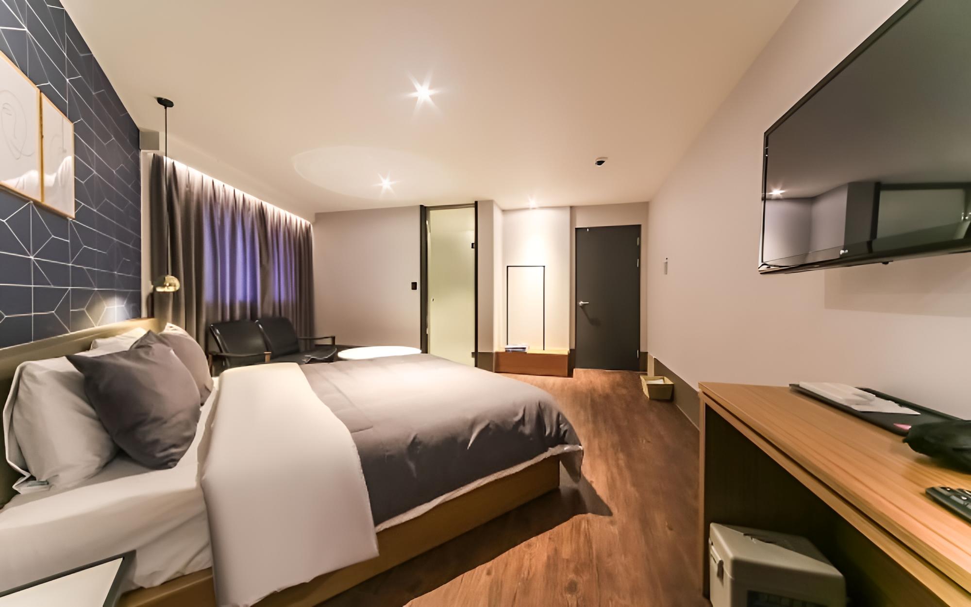 Room (Deluxe (free Netflix viewing (bathtub) - Photo 2
