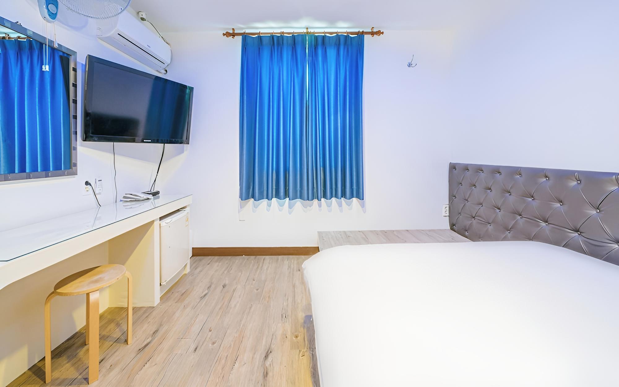 Room (Standard Room) - Photo 10