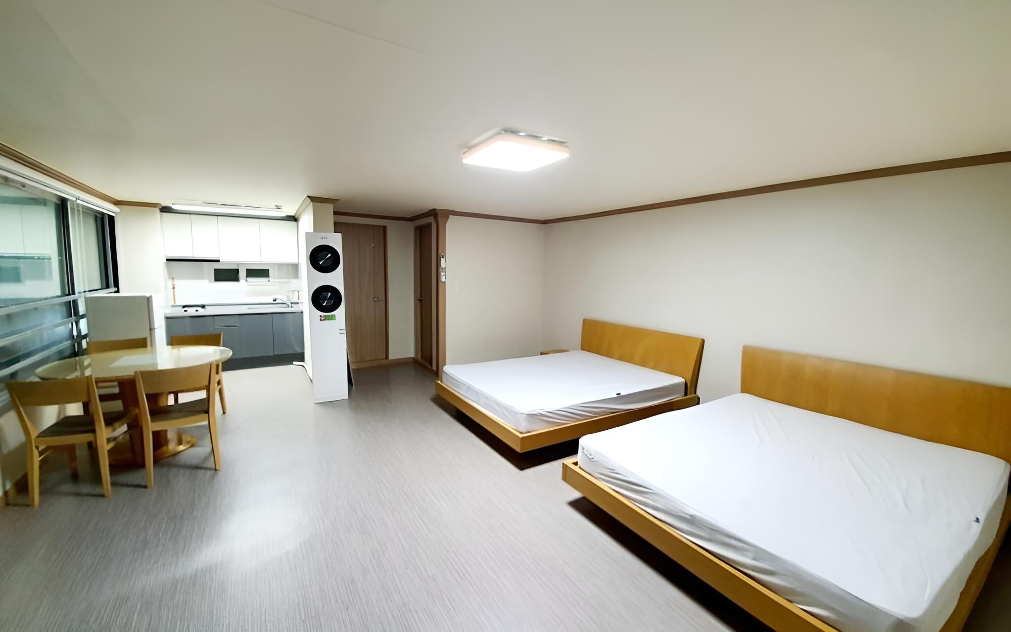 Room (Room 301)