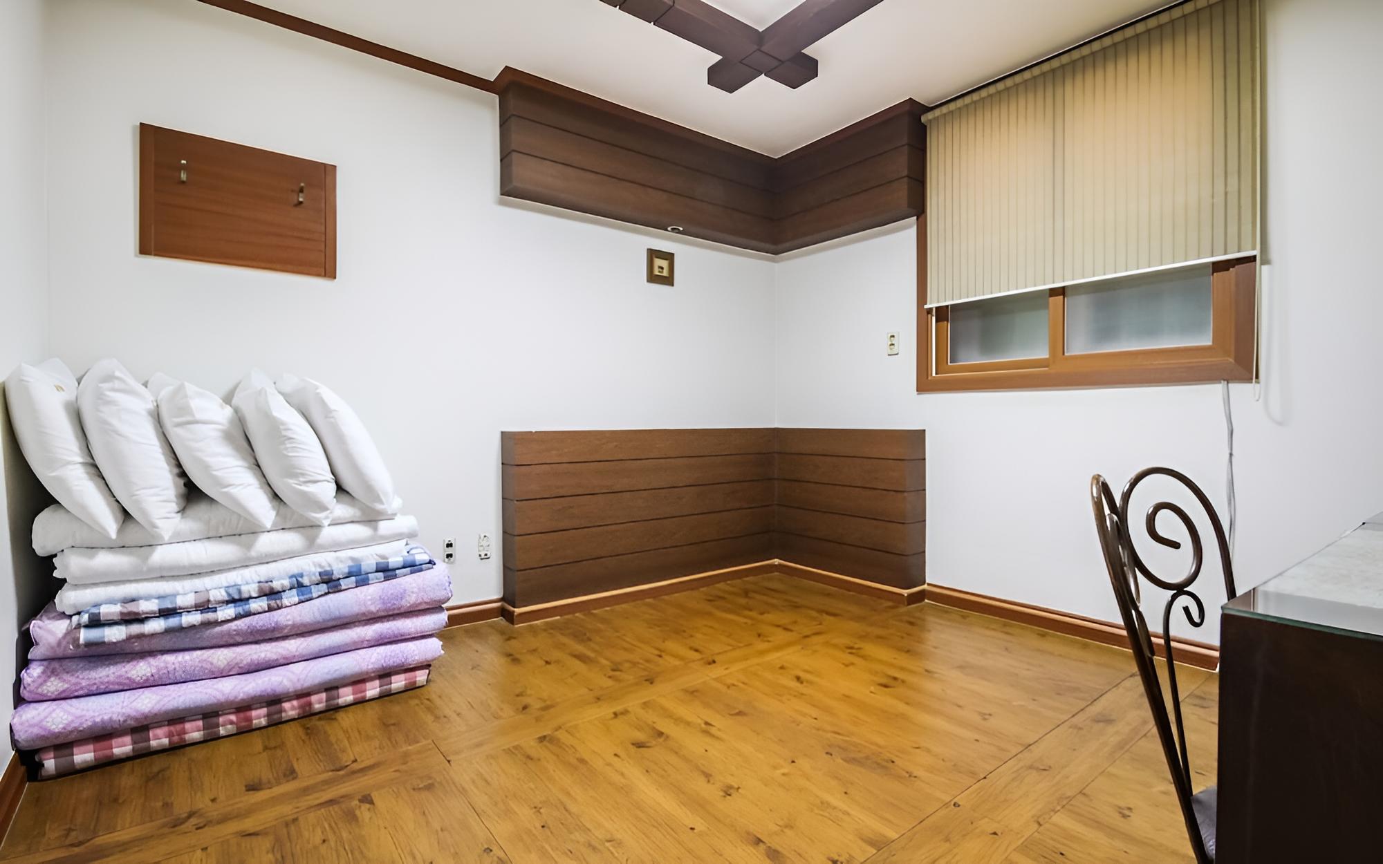 Room (Family room (standard air purifier)) - Photo 1