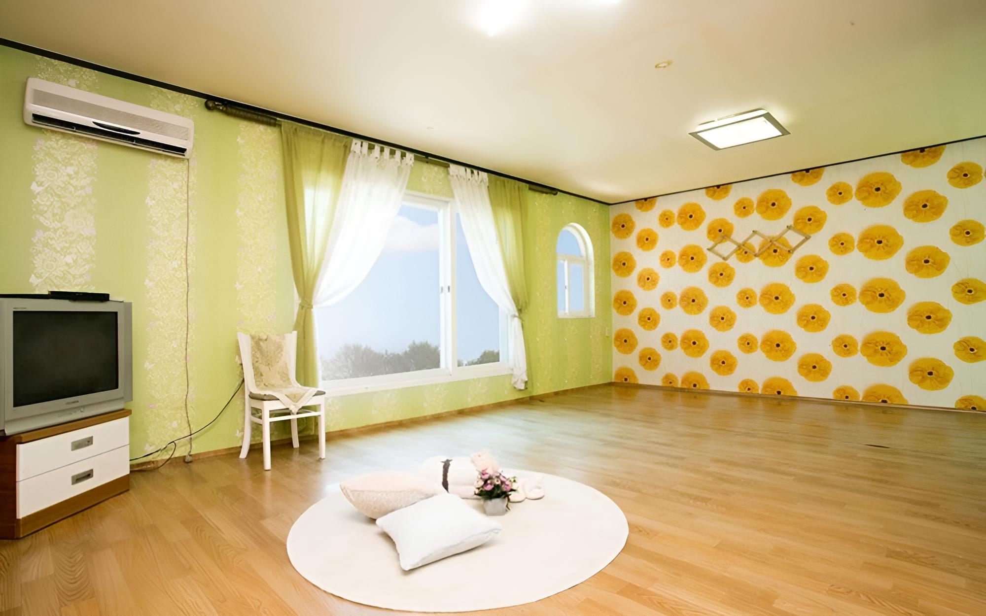 Room (Drawing the sky)
