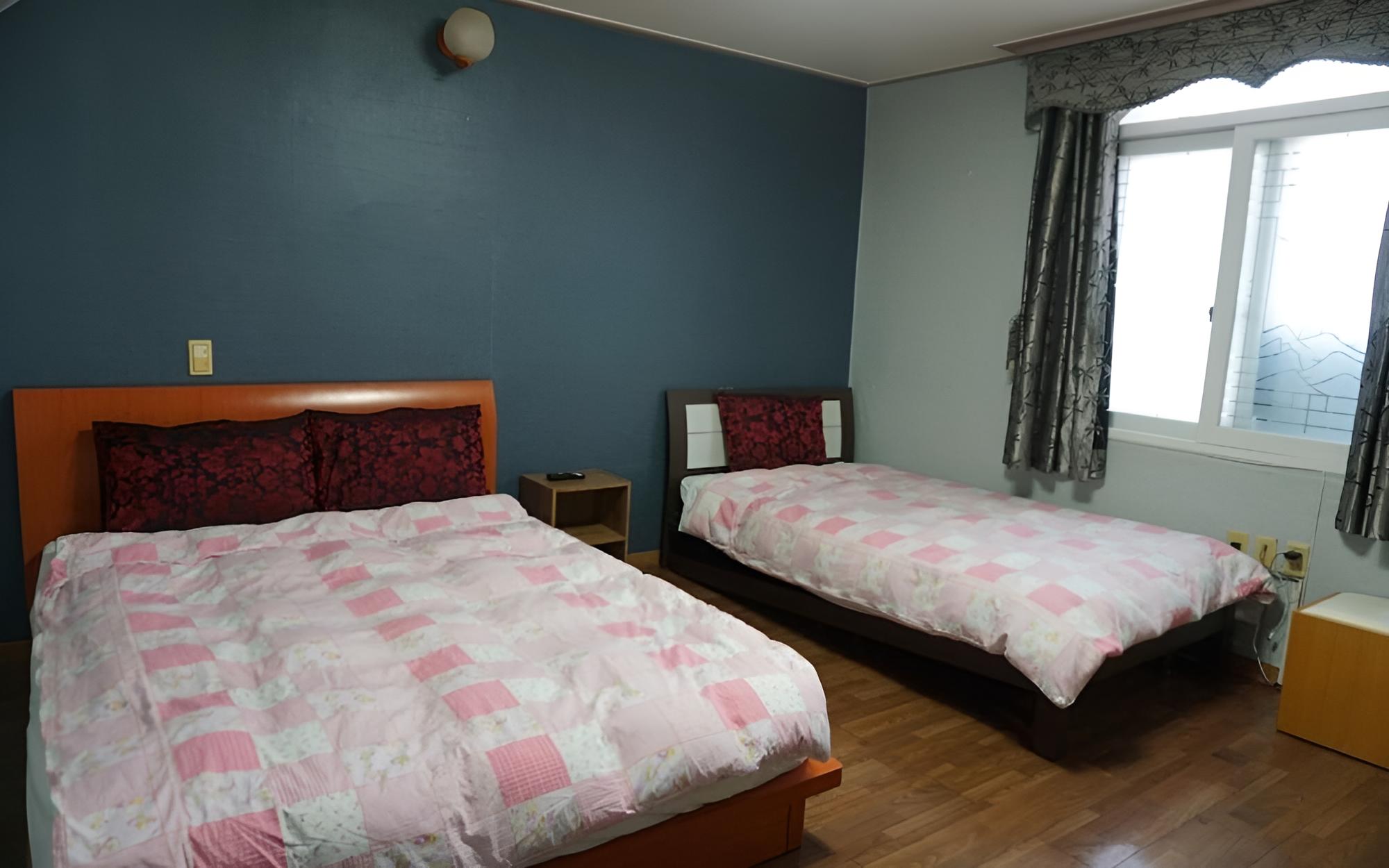 Room (2 beds) - Photo 3