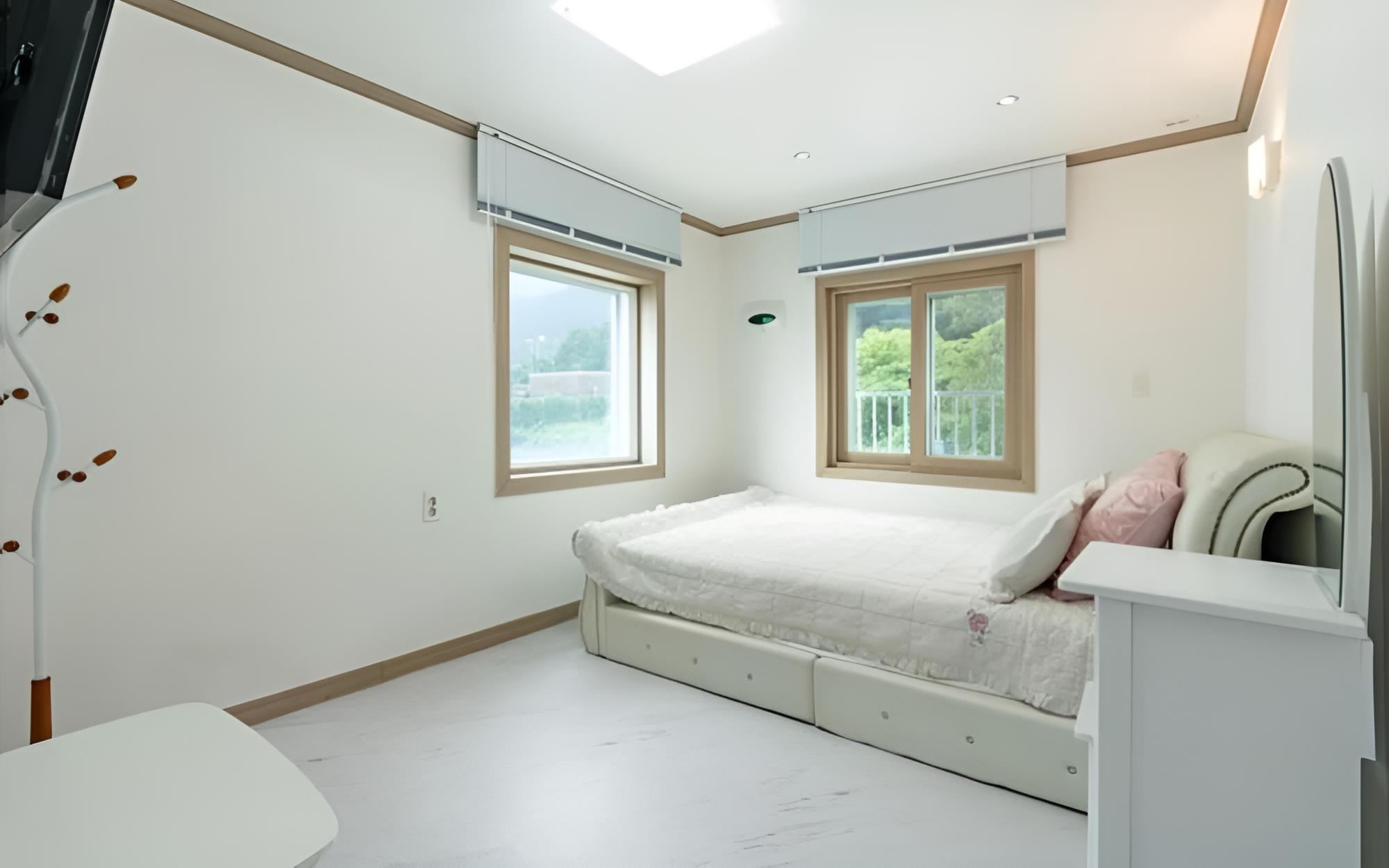 Room (Building A Room 202 (Ocean View/Priva)