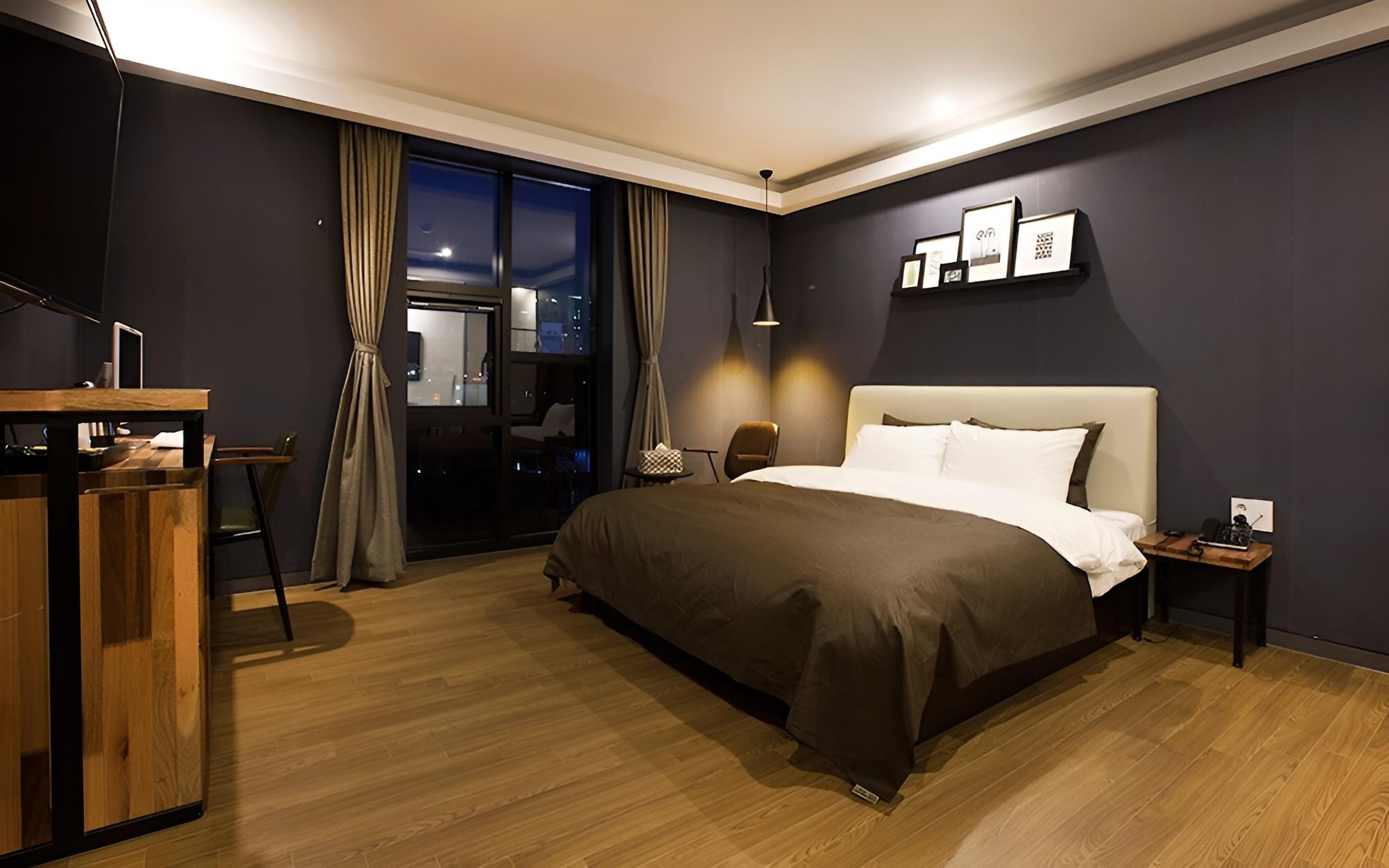 Room (Standard (All rooms can watch Netflix)