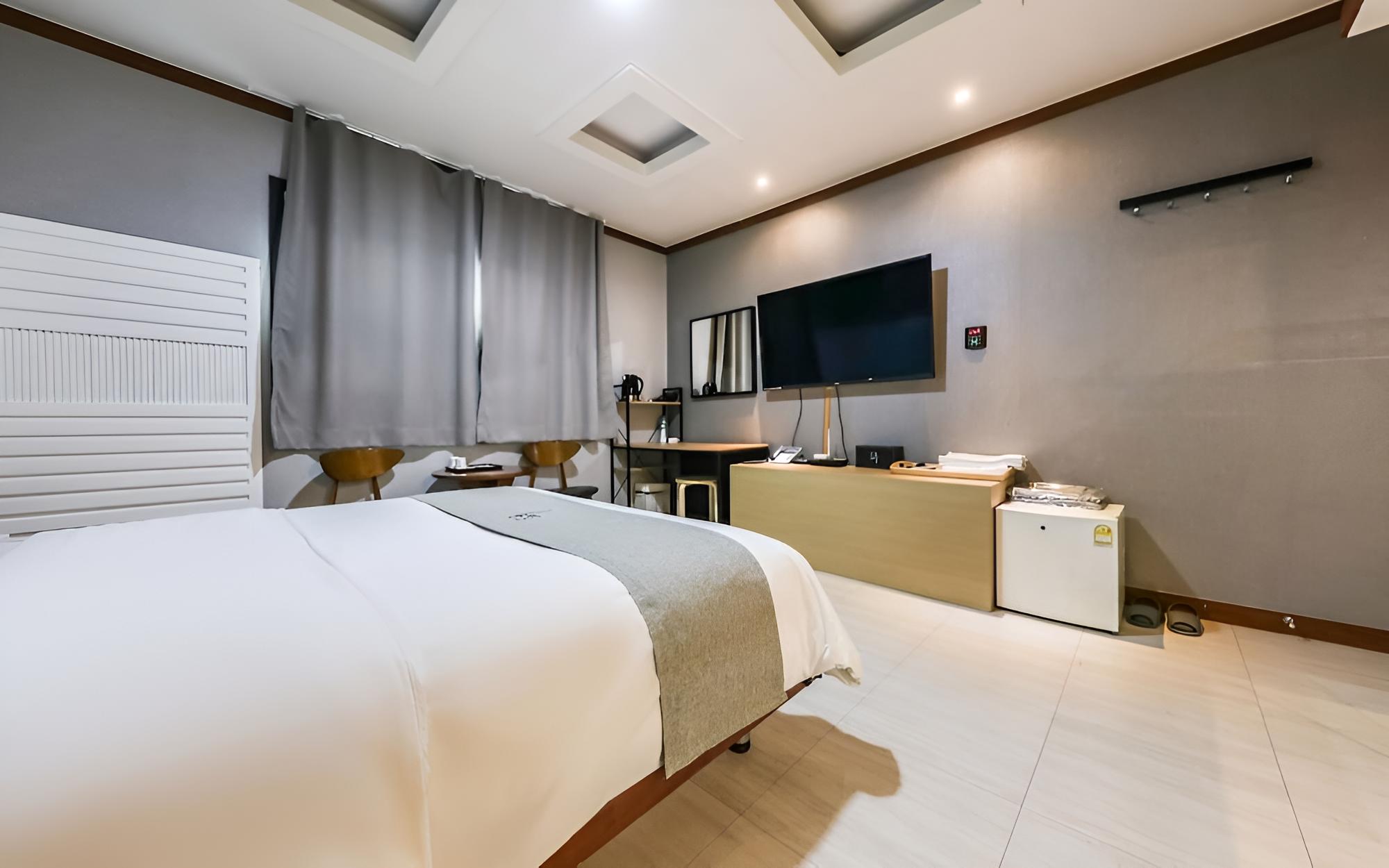 Room (Standard Room) - Photo 4