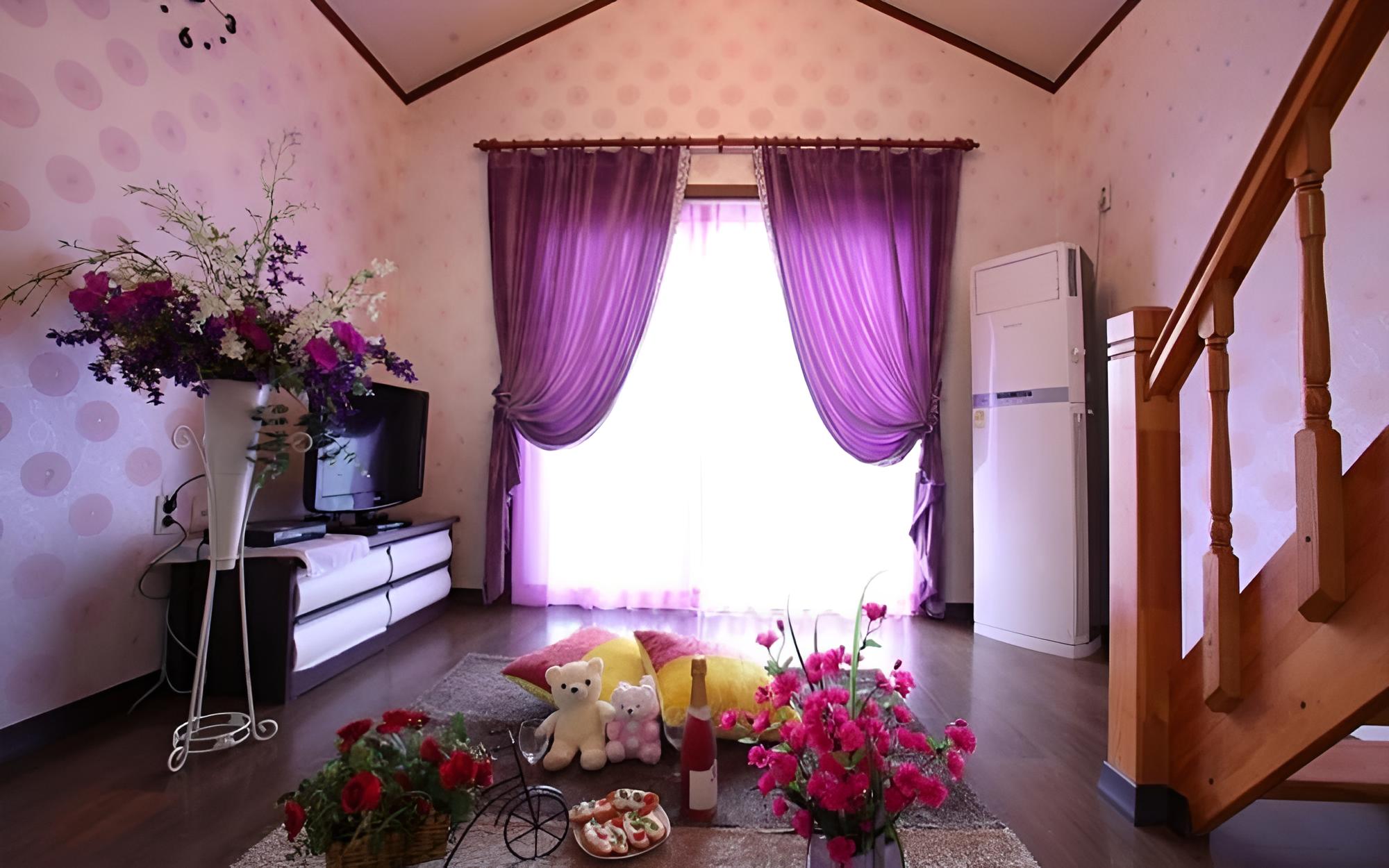 Room (Mir (Duplex))