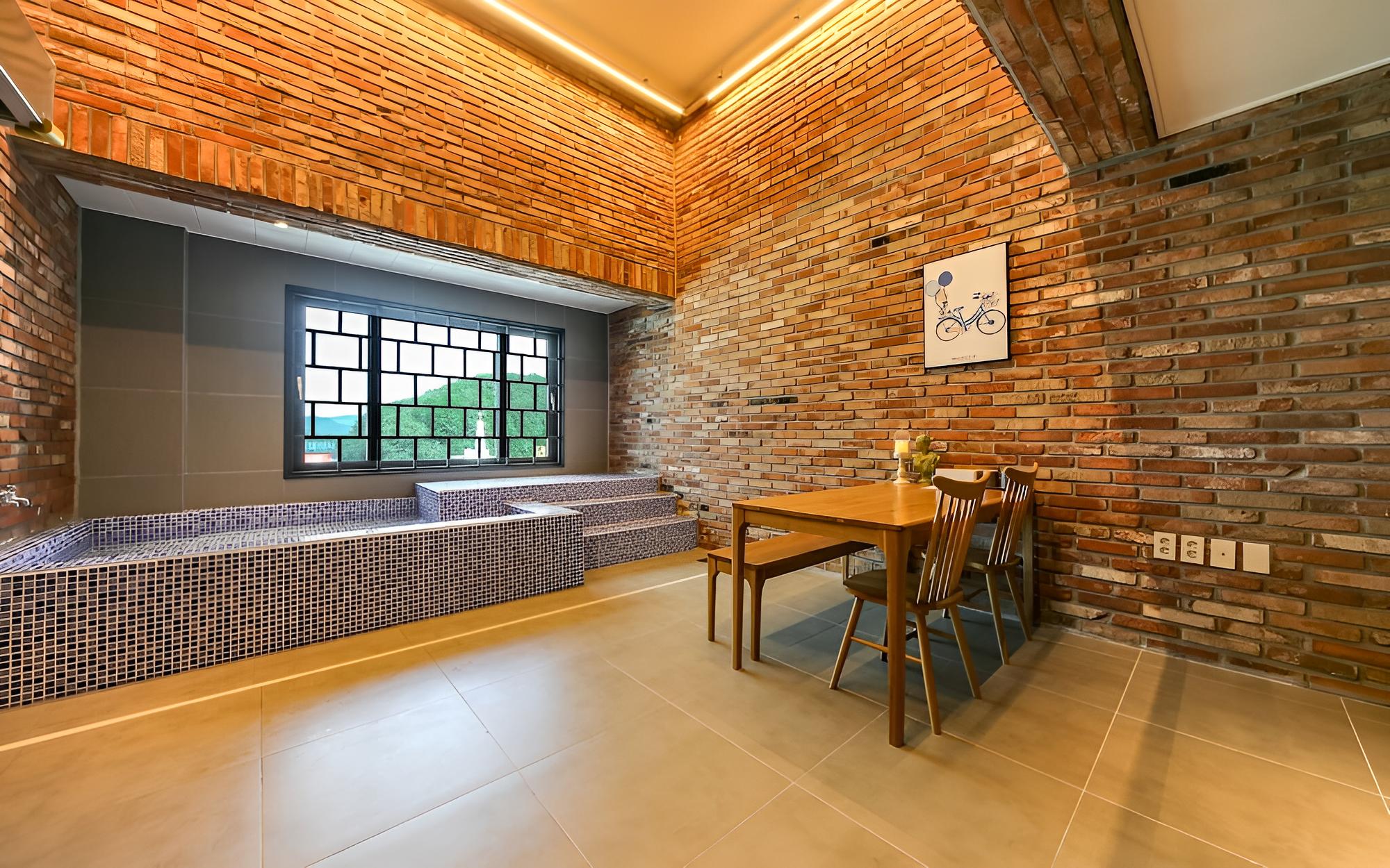Room (Suite - Breakfast Service (Double 2 B)