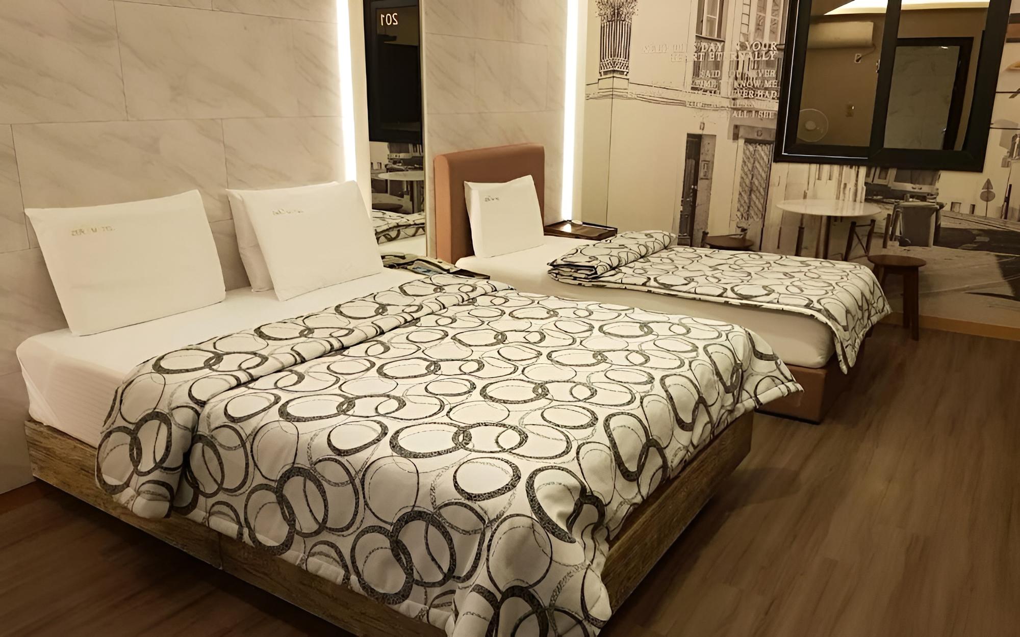 Room (VIP - 1 room 1 week (twin bed/Netflix)