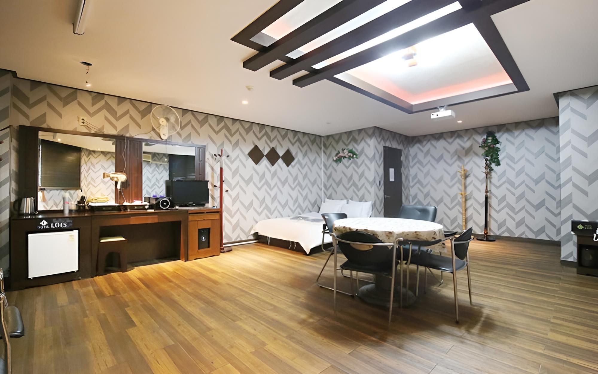 Room (Large Cinema Party Room) - Photo 2