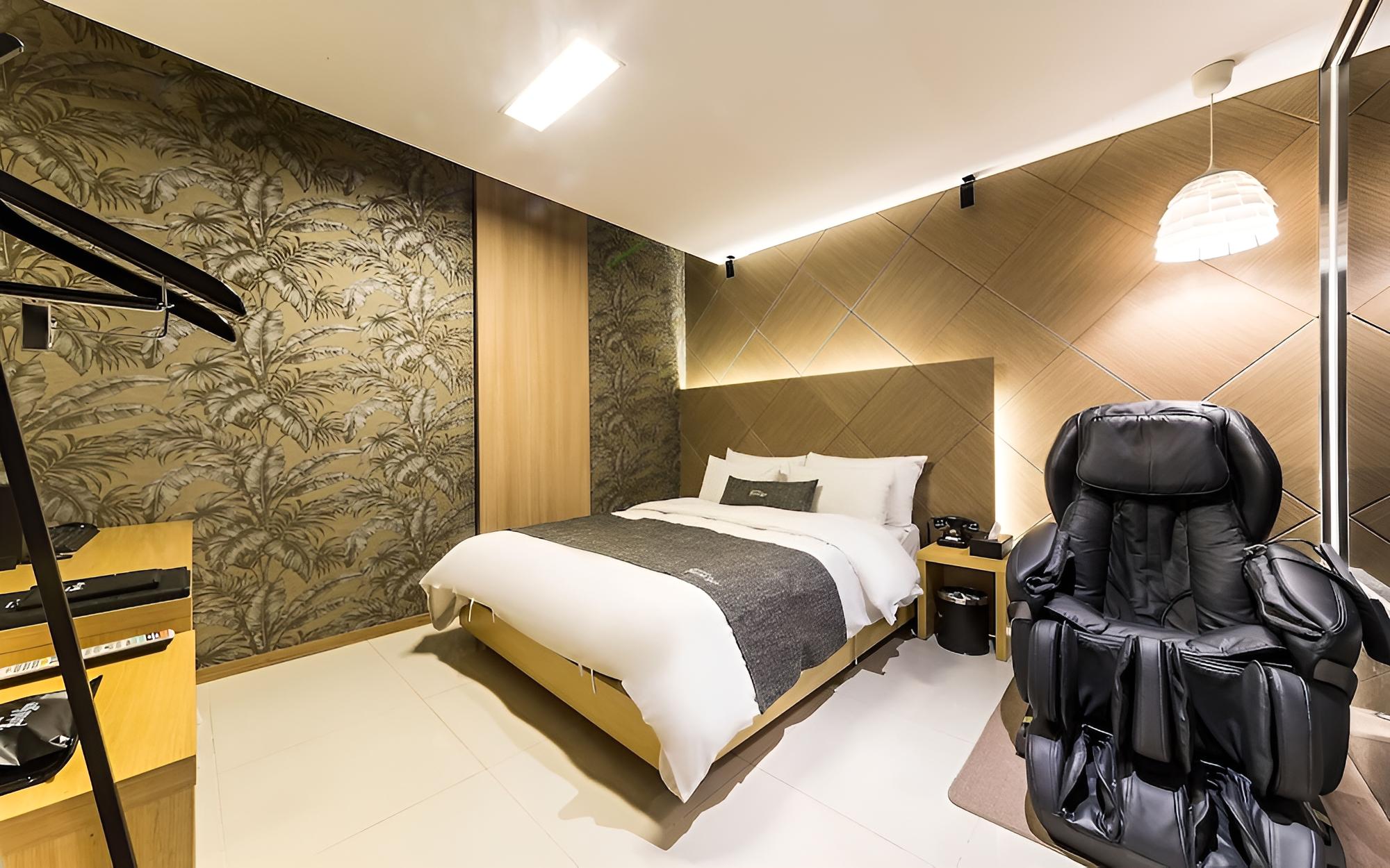 Room (Standard-C (massage chair available N) - Photo 1